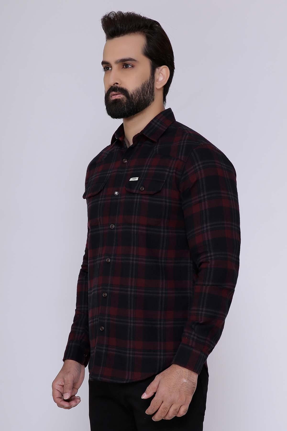Slim-fit casual long-sleeve shirt, dark plaid flannel with button front