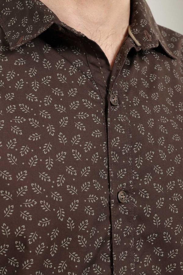 Brown patterned shirt with point collar and button placket detail