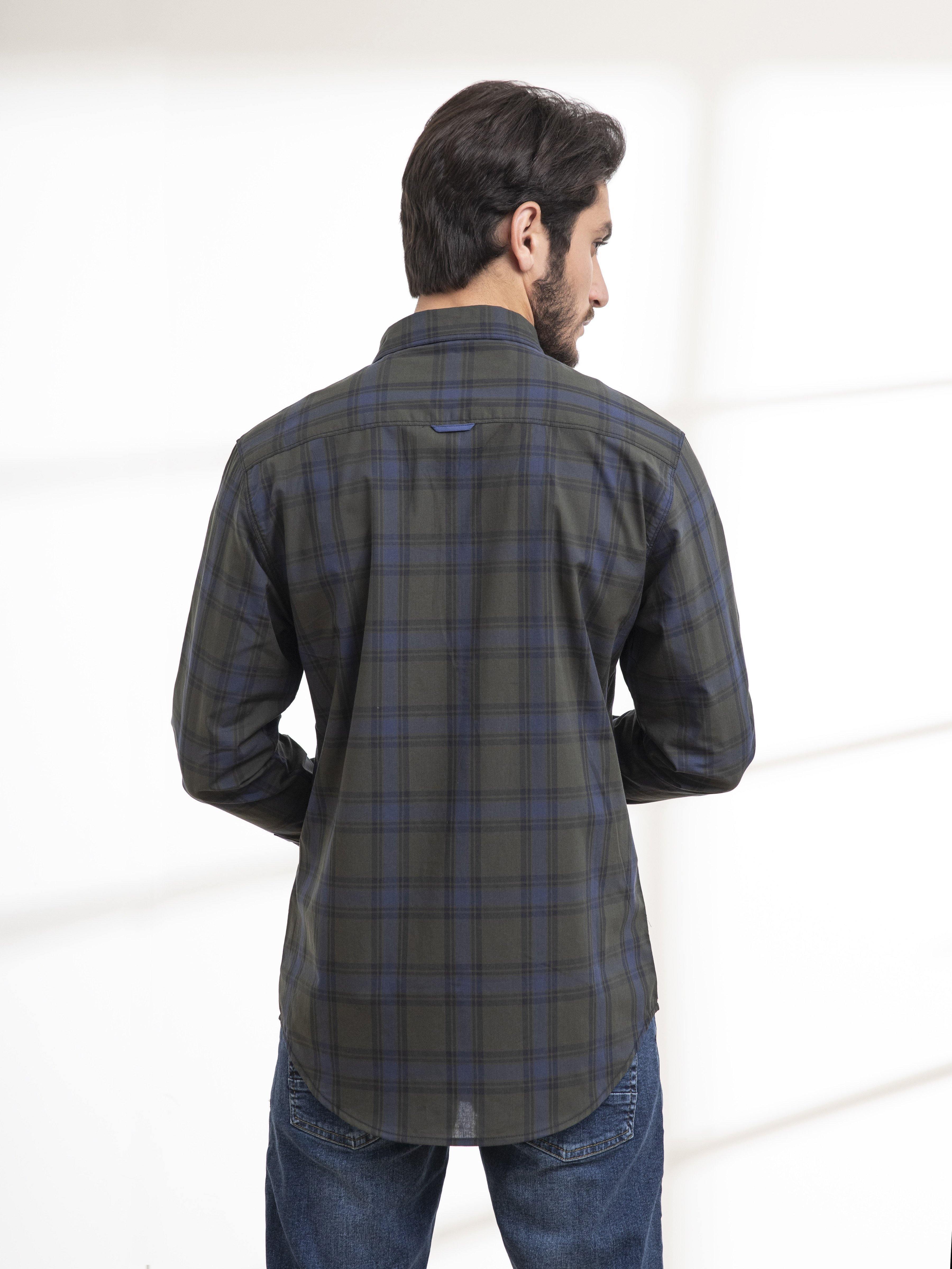 Men's dark green plaid full-sleeve casual shirt, back view
