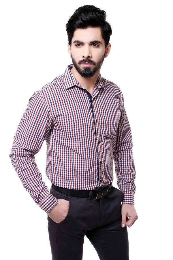 Slim-fit check button-down shirt in red and white, long sleeves with cuffs.
