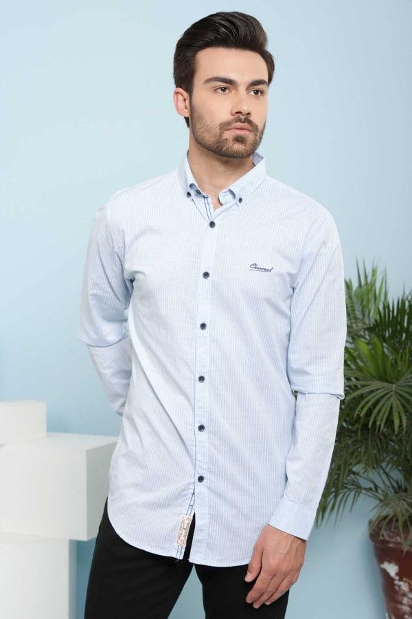 Slim fit full-sleeve casual shirt in light blue pinstripes, button-up collar