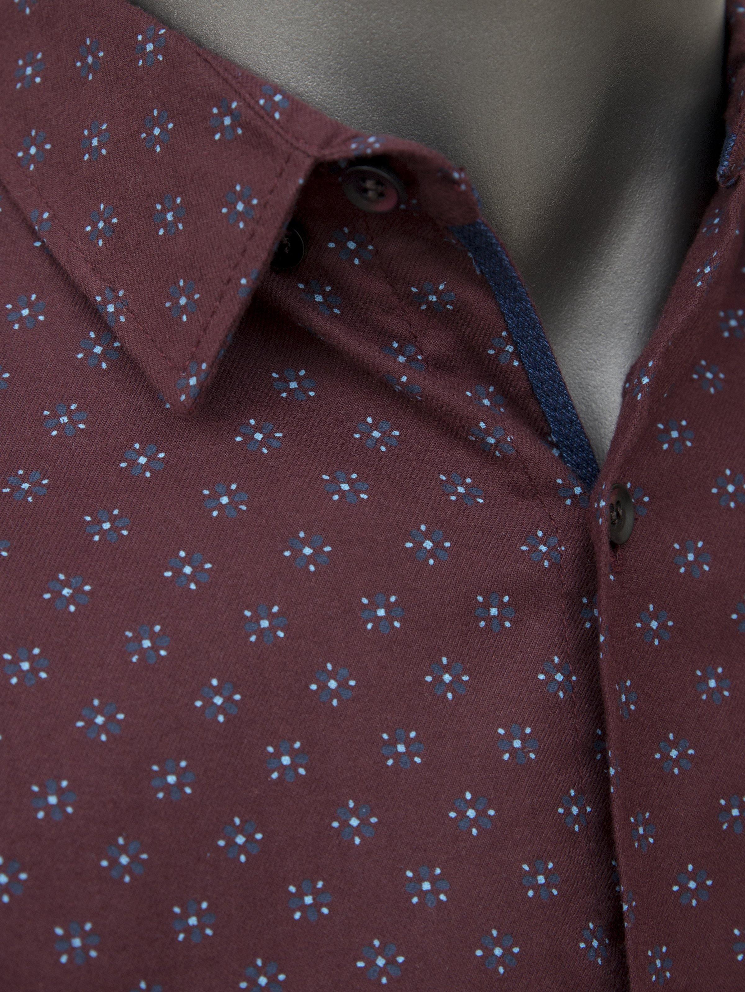 Maroon patterned casual shirt open collar and top button close-up
