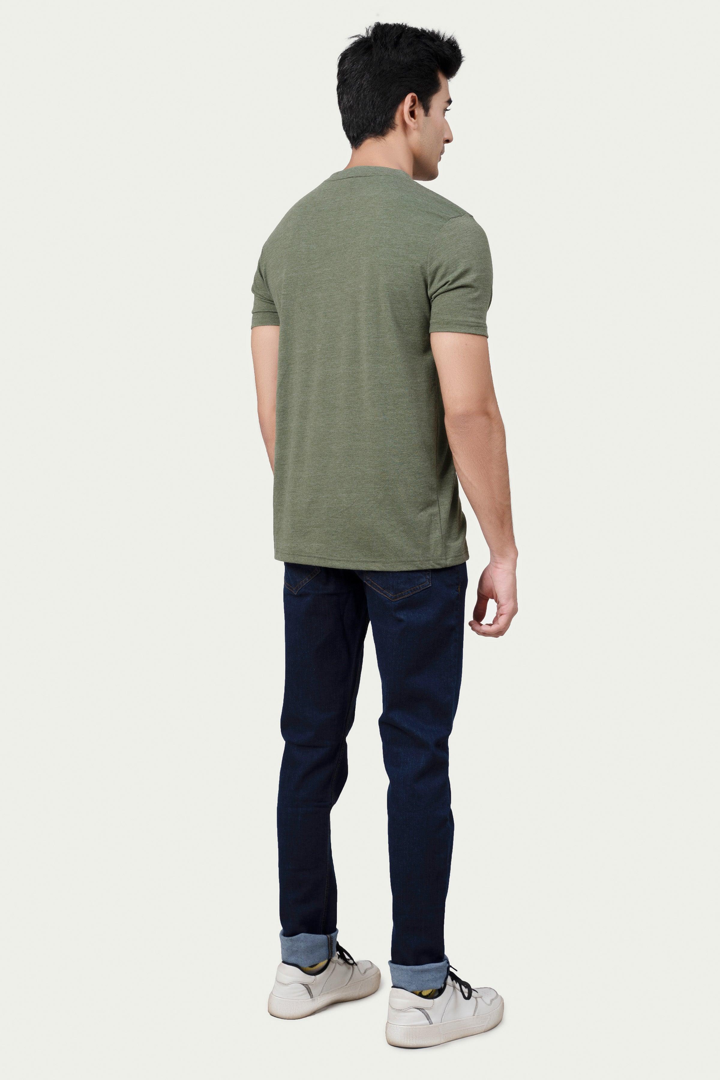 Green henley T-shirt with short sleeves and buttoned collar