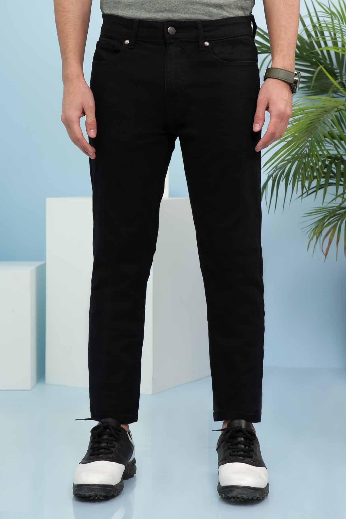 Slim-fit black jeans, front button closure and belt loops