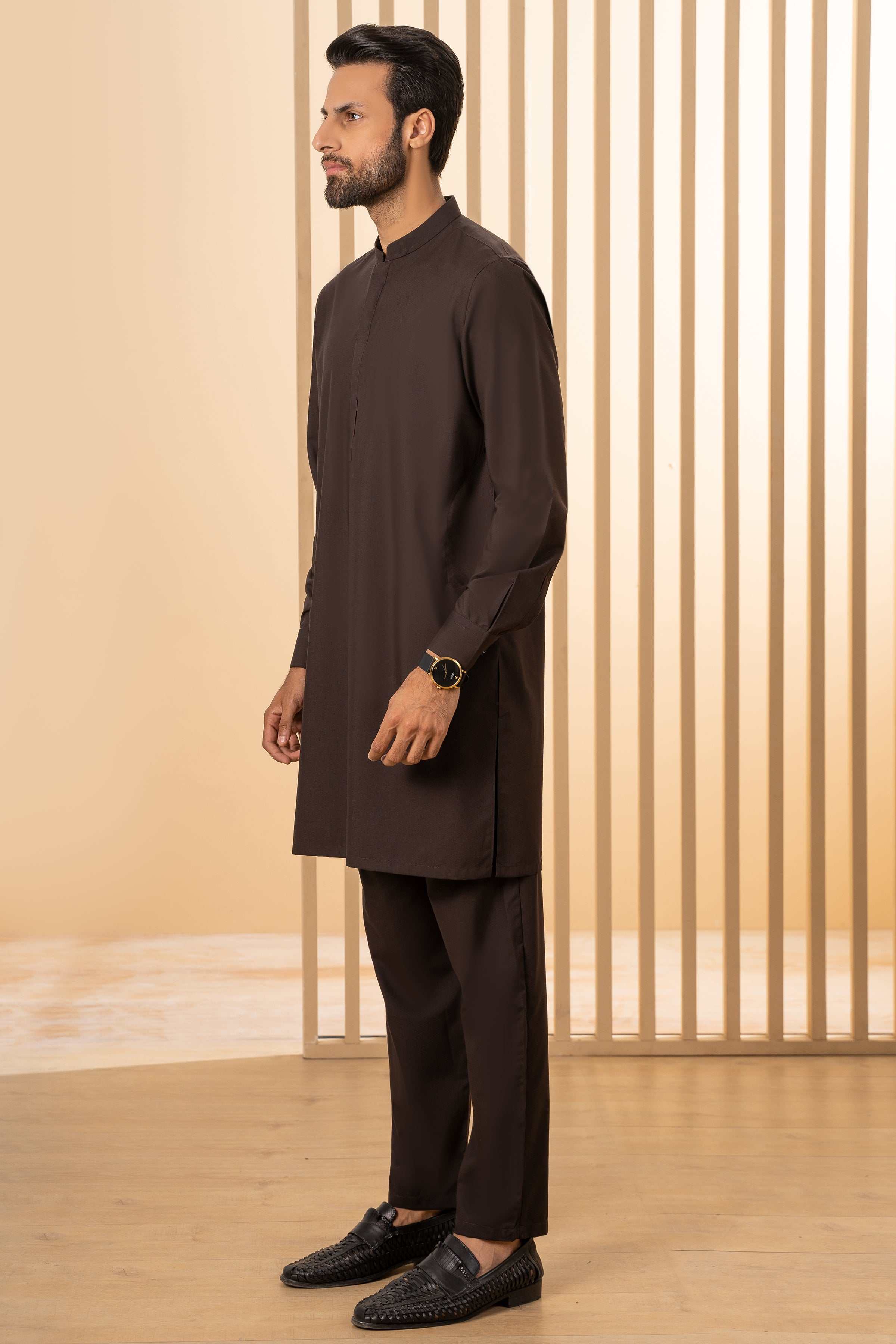 Men's dark chocolate kurta and pajama set, side view with mandarin collar