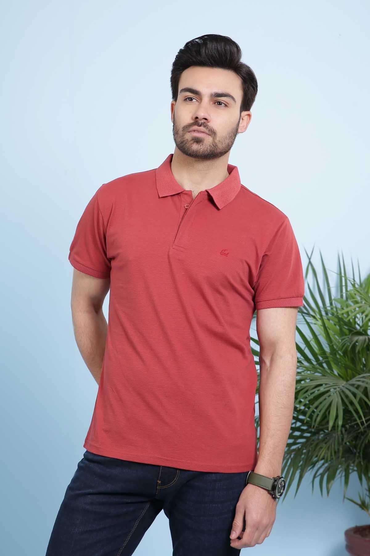 Maroon polo shirt with short sleeves and button placket