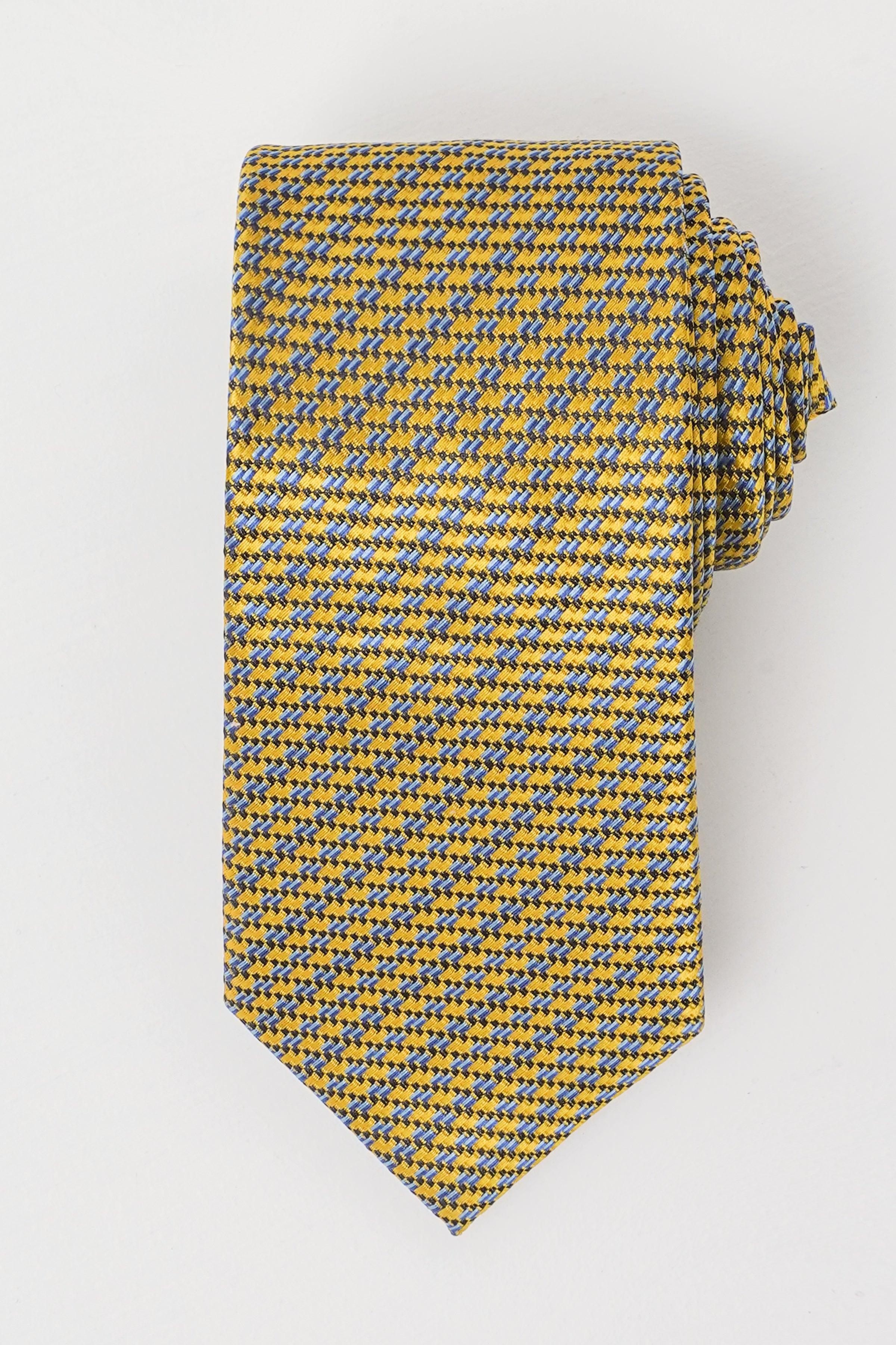 Patterned necktie in yellow and dark blue, full blade and pointed tip.