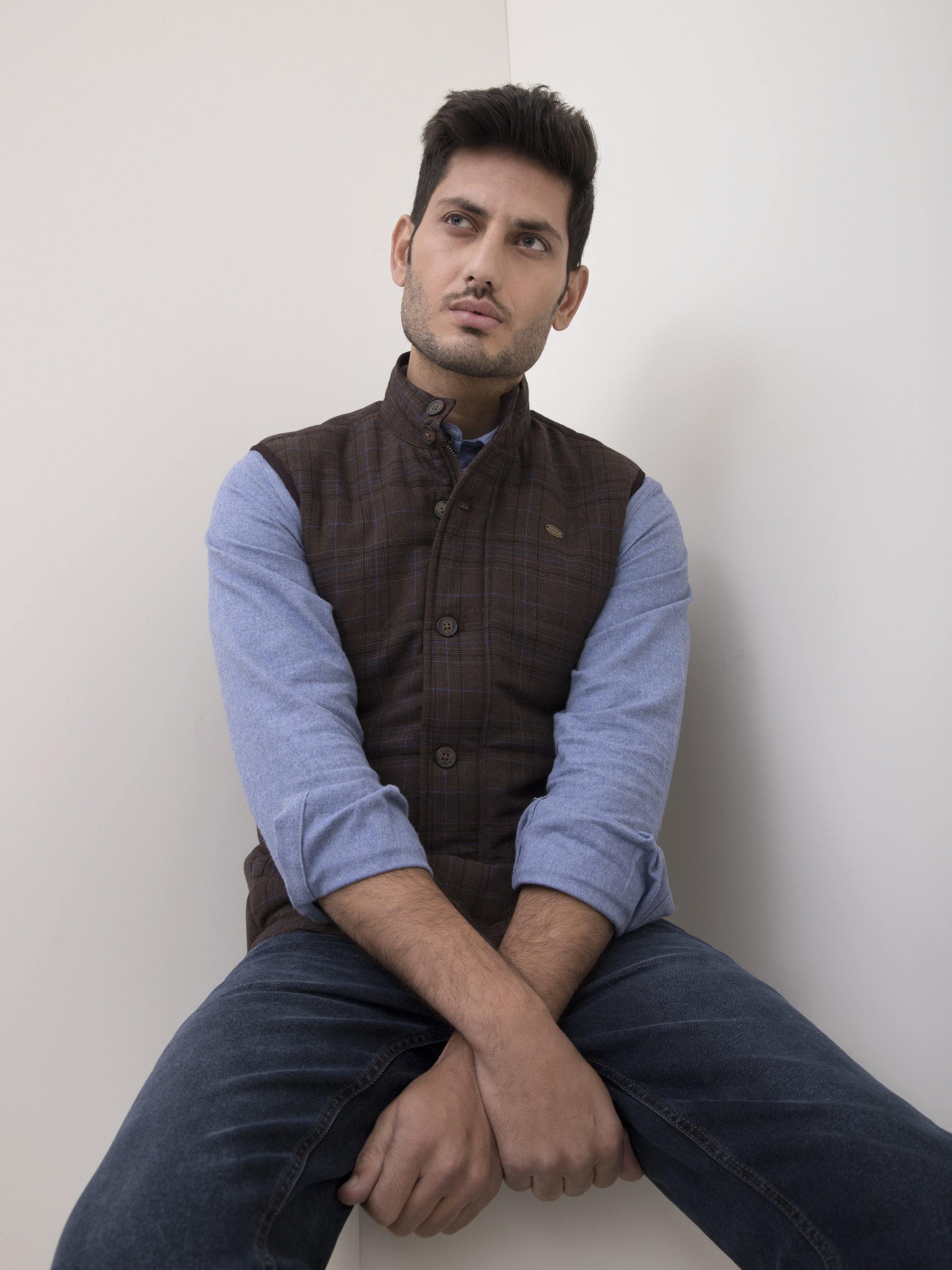 Quilted sleeveless jacket, dark brown plaid, button front, chest pockets