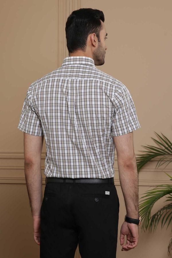 Checked short-sleeve slim-fit shirt, back view with yoke and button placket