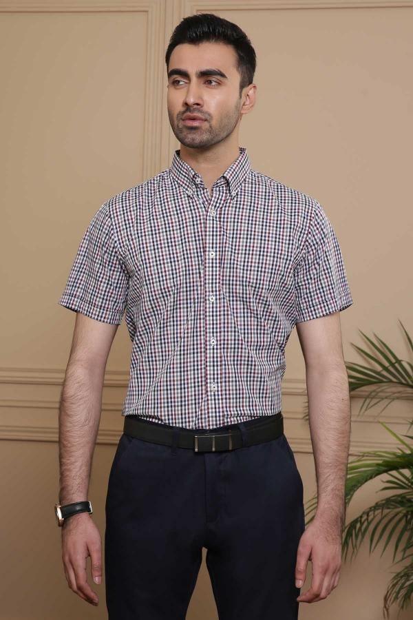 Men's maroon and black check short-sleeve slim-fit button-up shirt