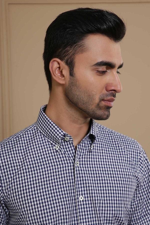 Checkered short-sleeve button-down shirt collar and front buttons, navy and white