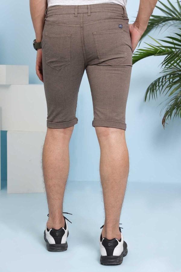 Brown knee-length shorts with side pockets and button closure