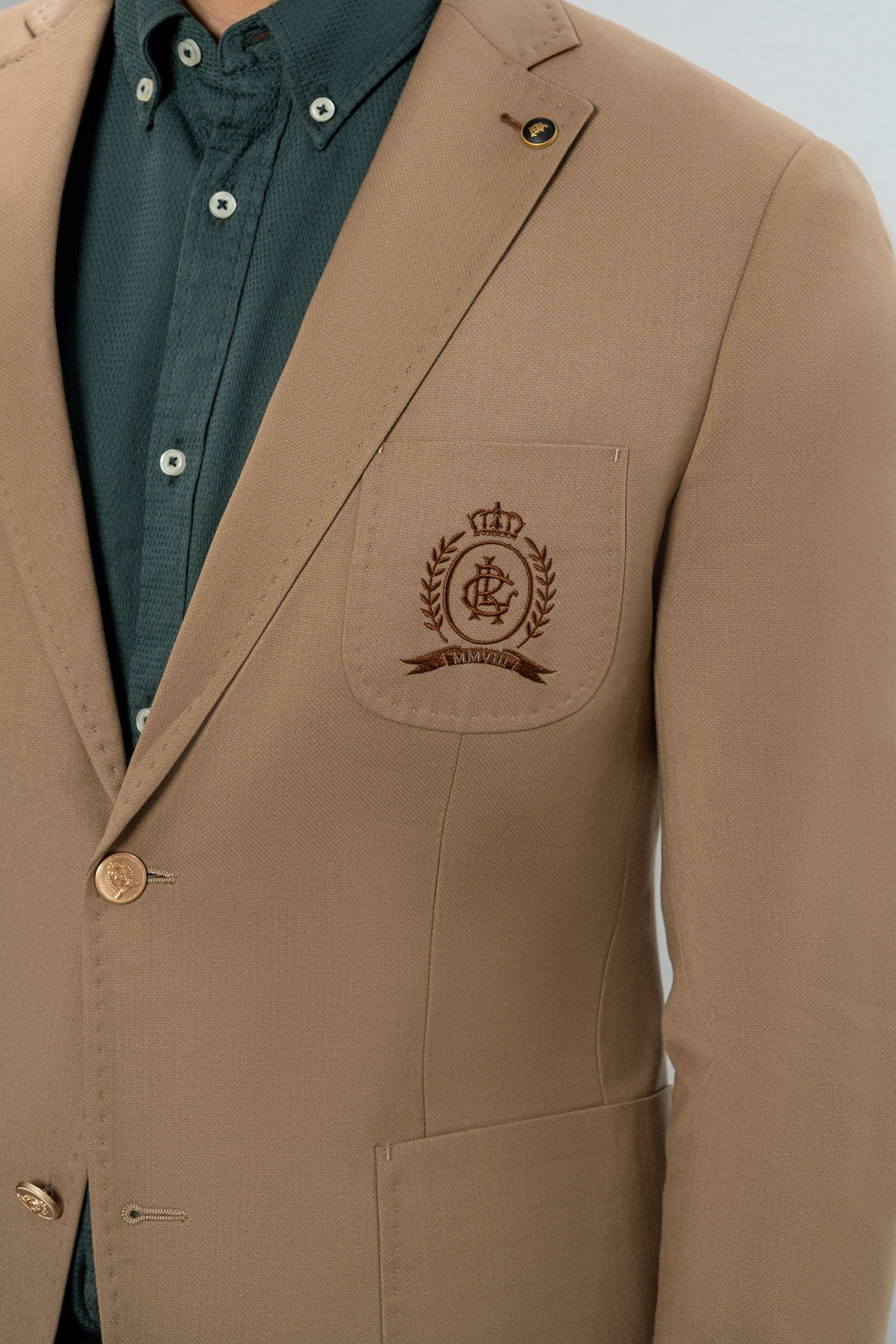 Khaki casual coat with notch lapel and crest pocket, single-button front