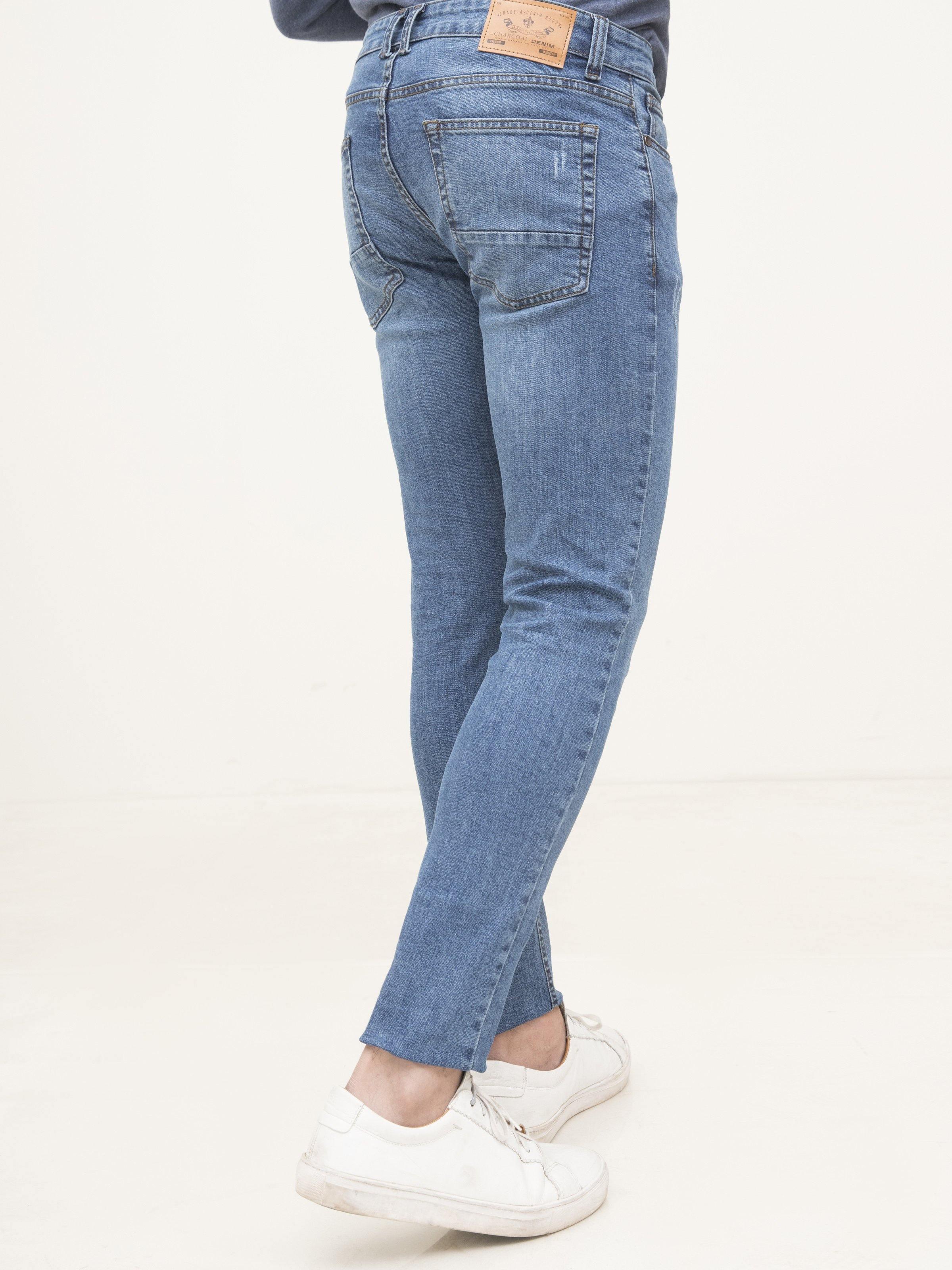 Light blue slim-fit jeans with side seam and ankle-length hem