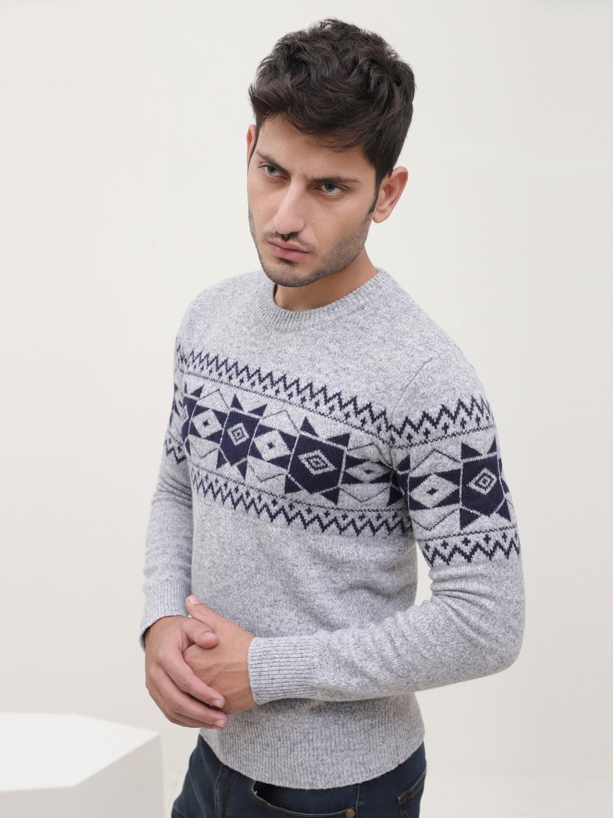 Men's grey-blue round-neck sweater with long sleeves and patterned chest