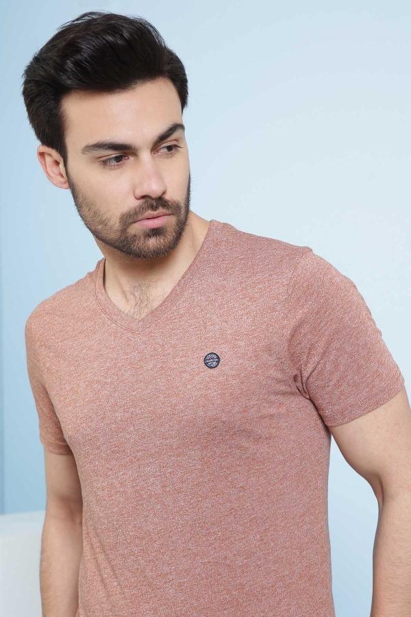 Rust-brown V-neck T-shirt, short sleeves, small chest logo detail