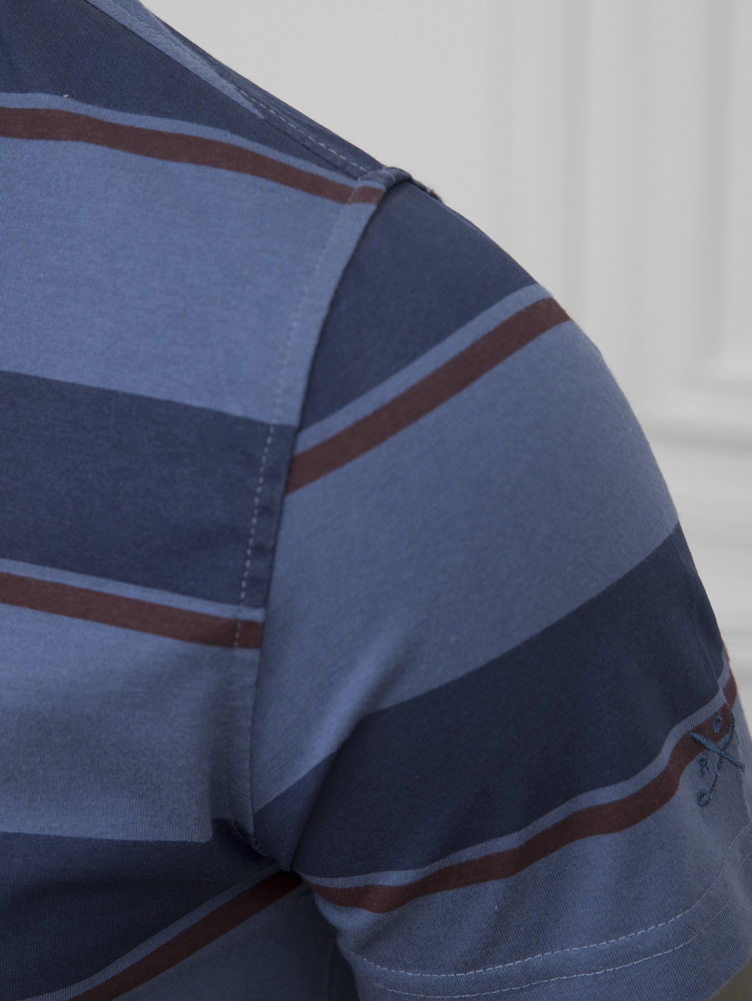 Striped polo shirt sleeve and shoulder in navy and light blue, short cuff