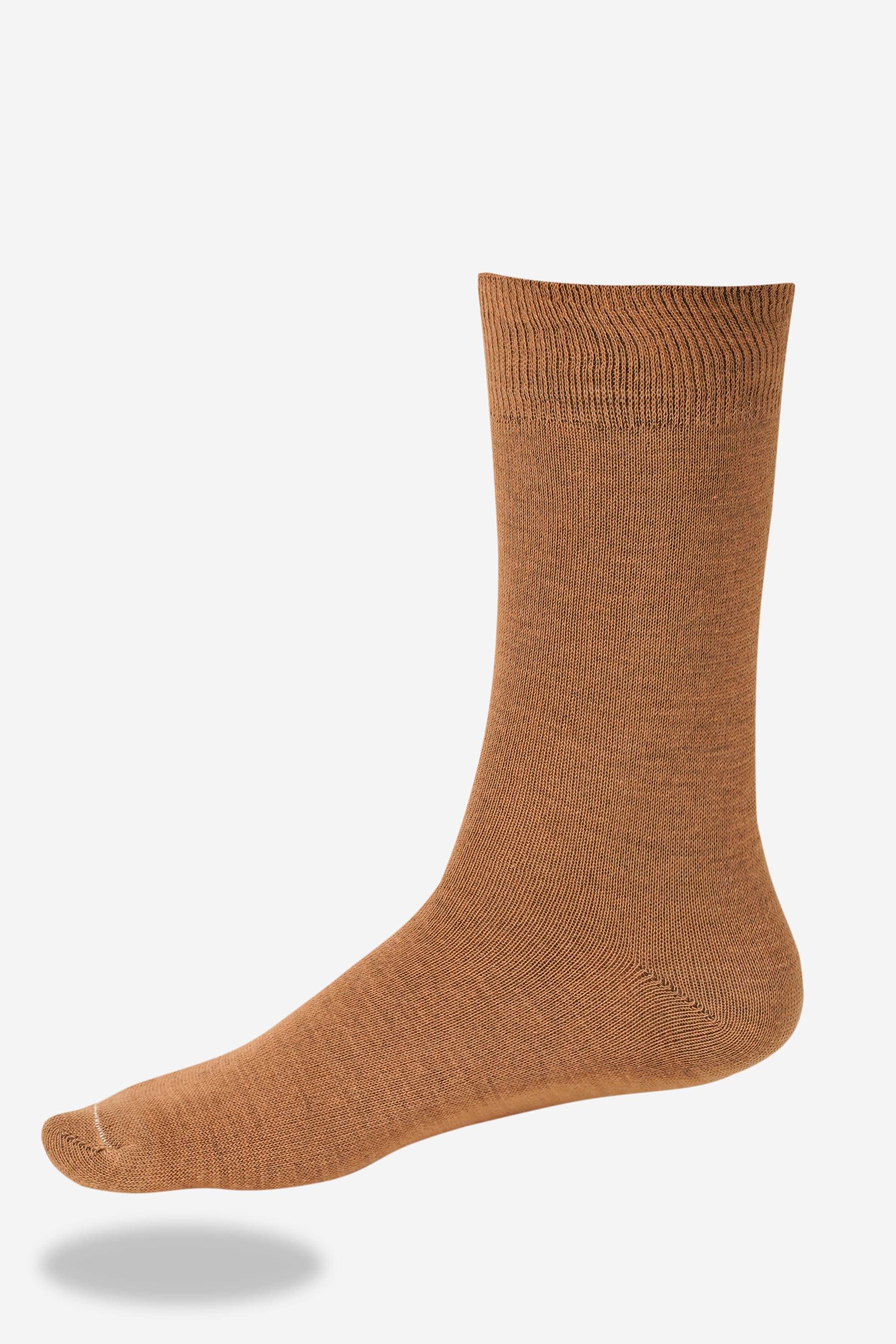 Wool socks in brown knit, crew height with ribbed cuff