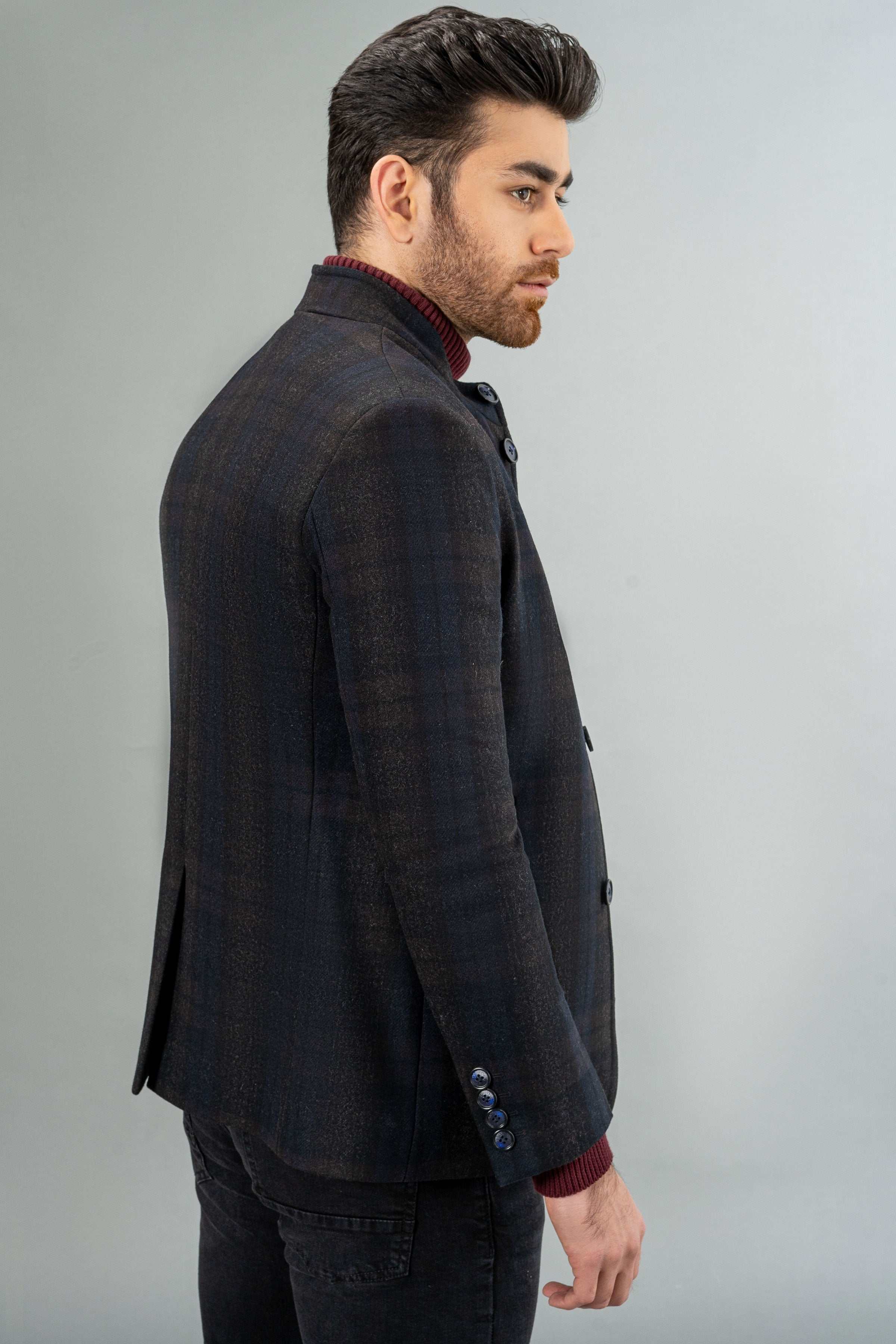 Dark wool casual coat, single-breasted with two visible buttons and side flap pockets