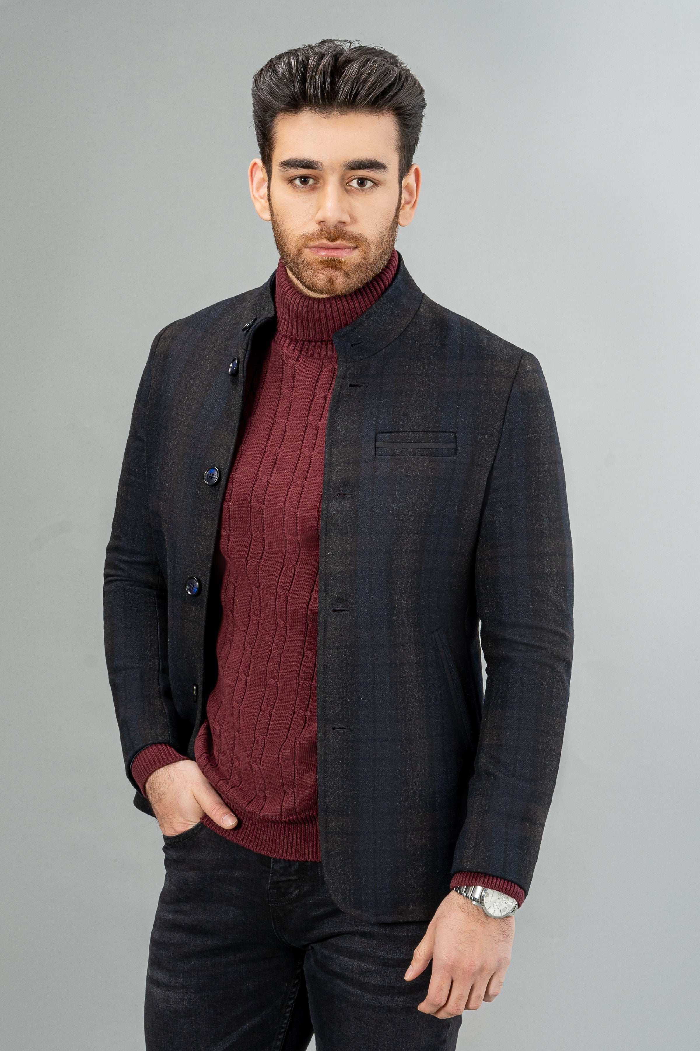 Dark wool casual coat, single-breasted with notch lapels and flap pockets, long sleeves
