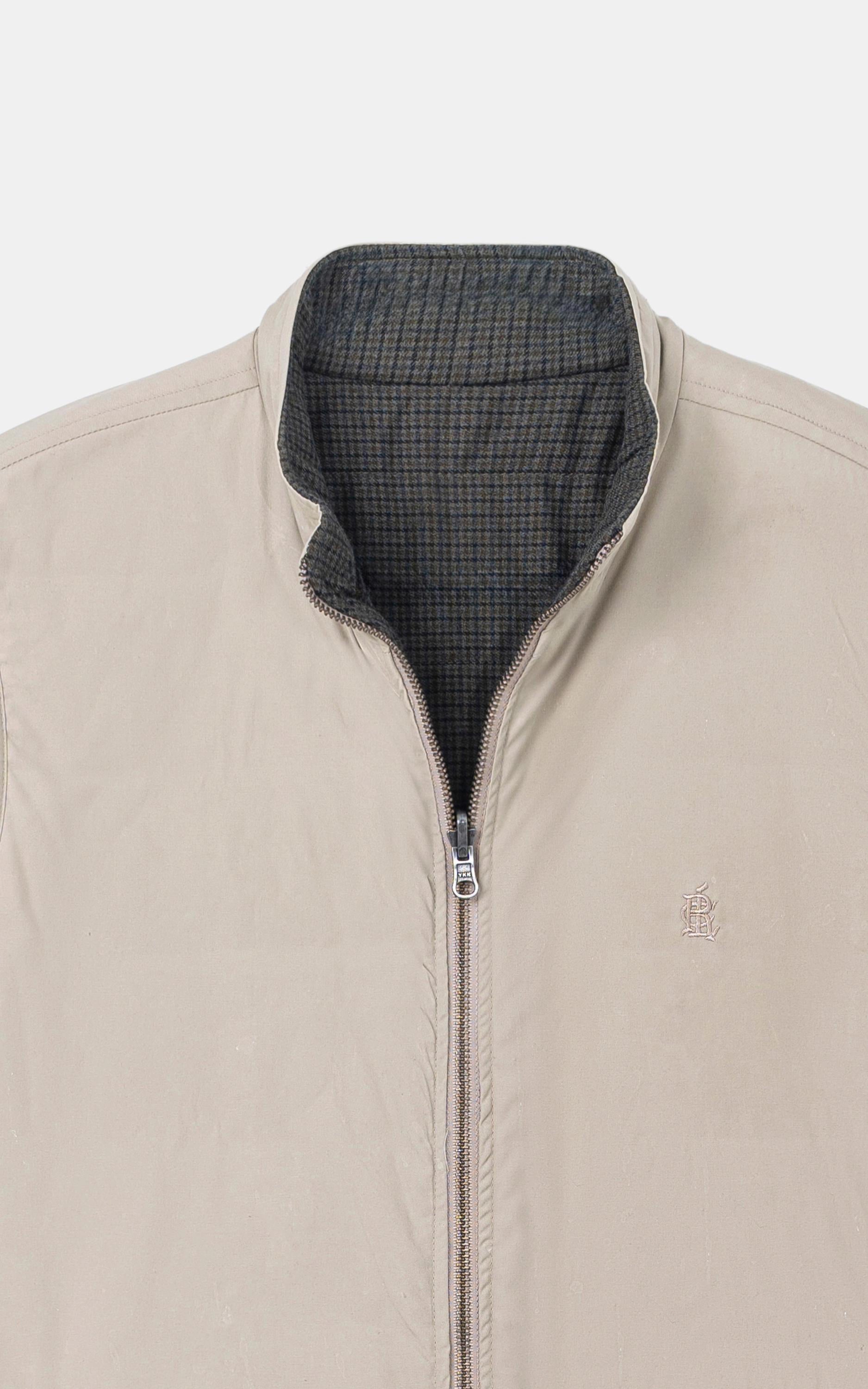 SLIM FIT SLEEVELESS REVERSIBLE QUILTED JACKET OLIVE