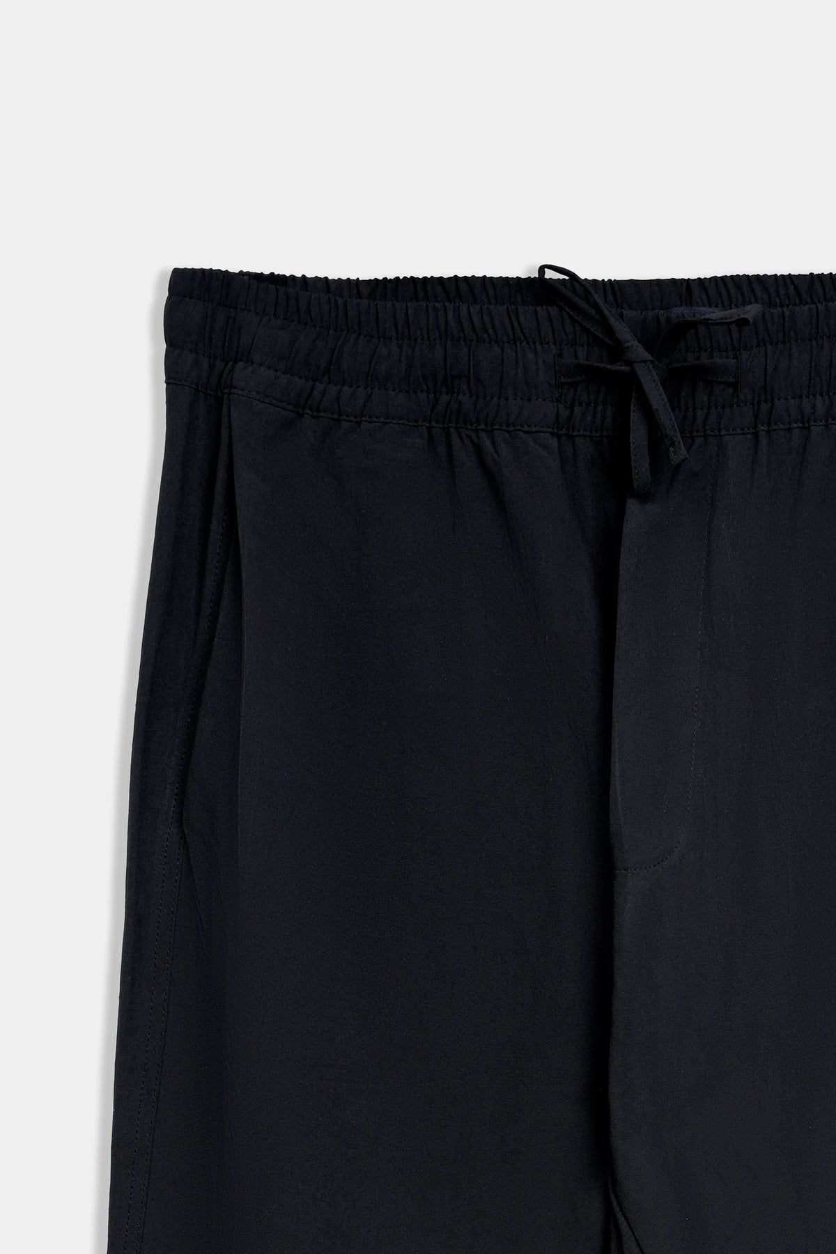 Black elastic-waist trousers with drawstring and gathered waistband