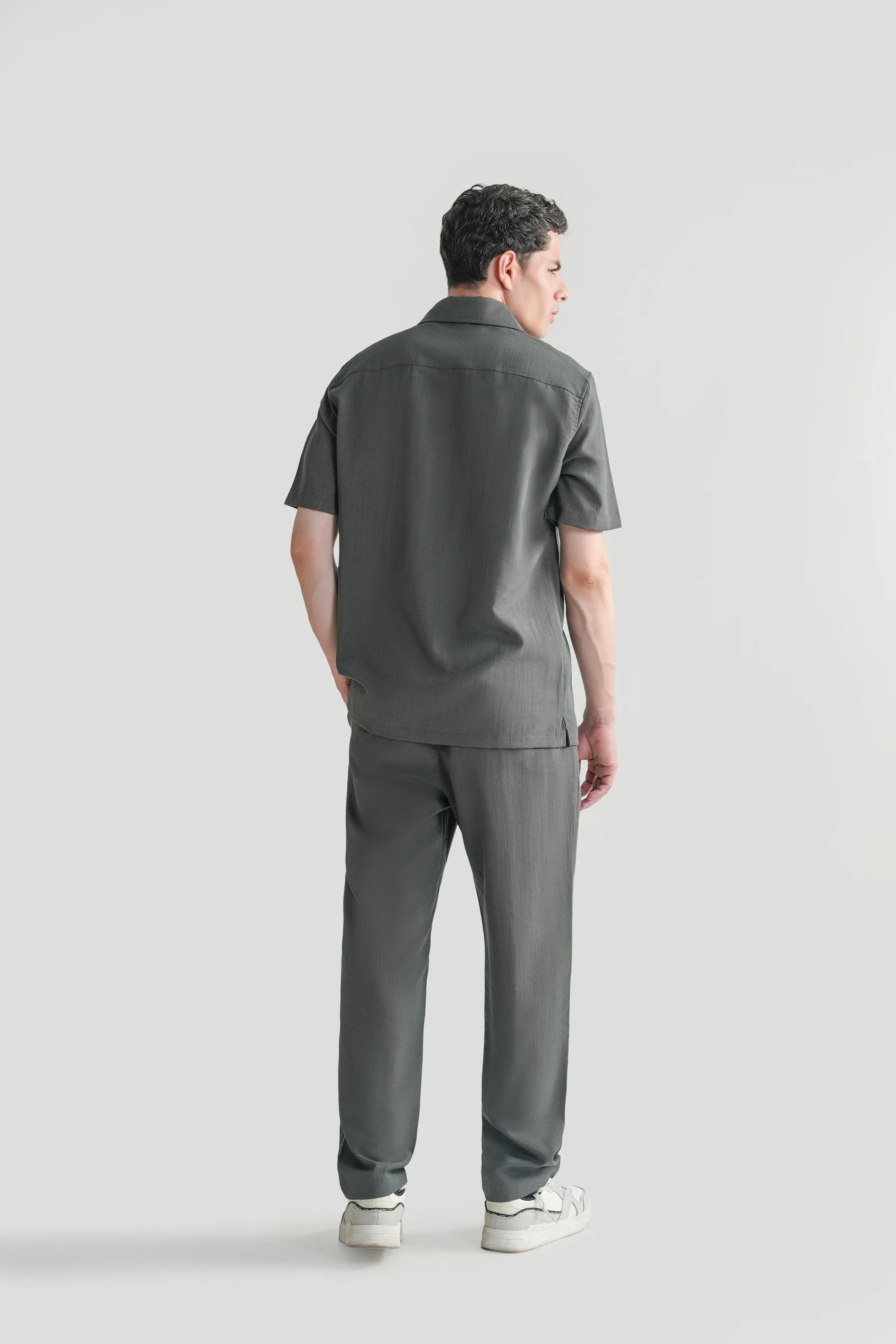 Dark grey casual short-sleeve shirt, regular collar, rear view