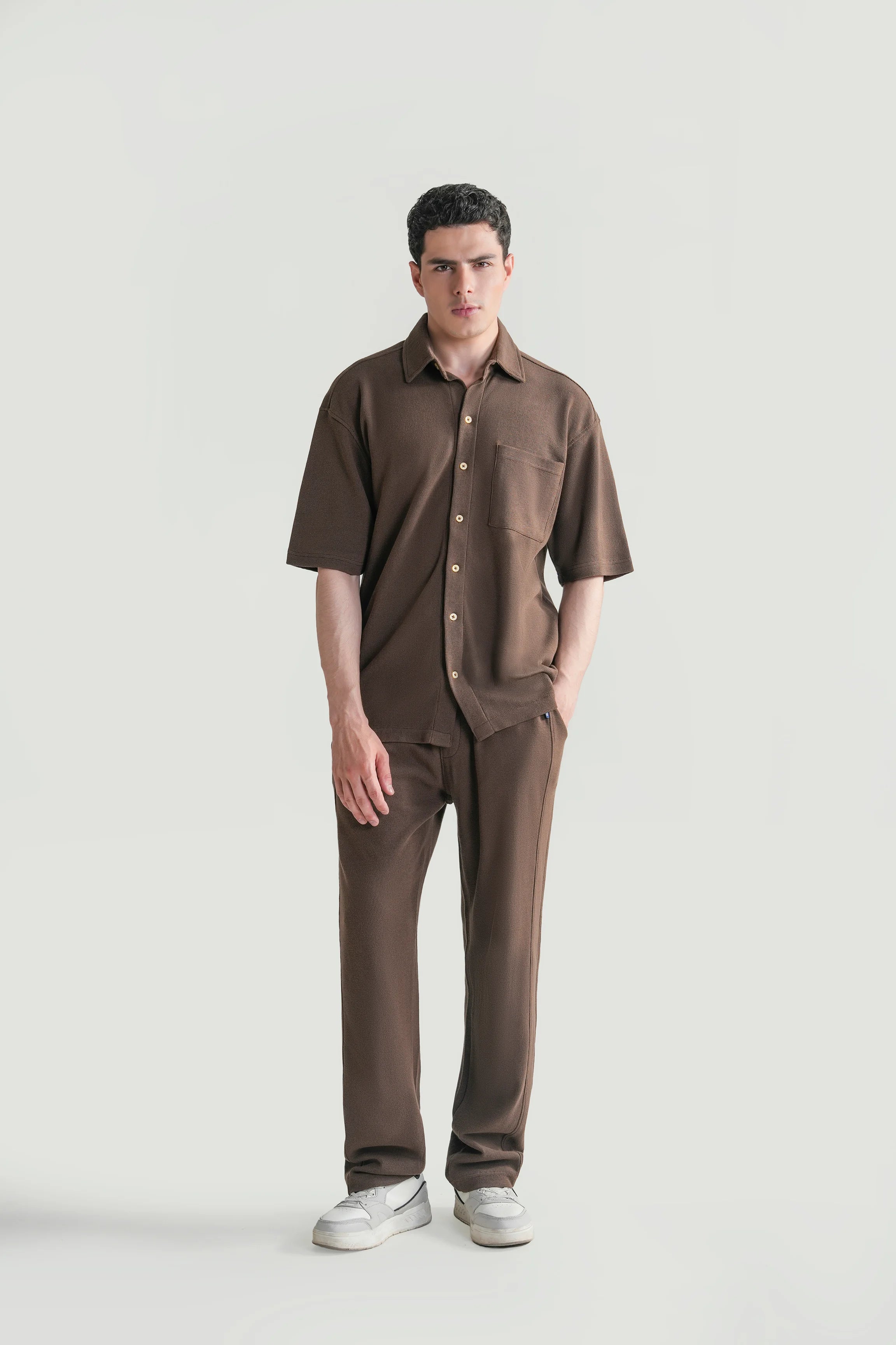 Brown knit casual shirt, short sleeves, button-front and chest pocket, relaxed fit