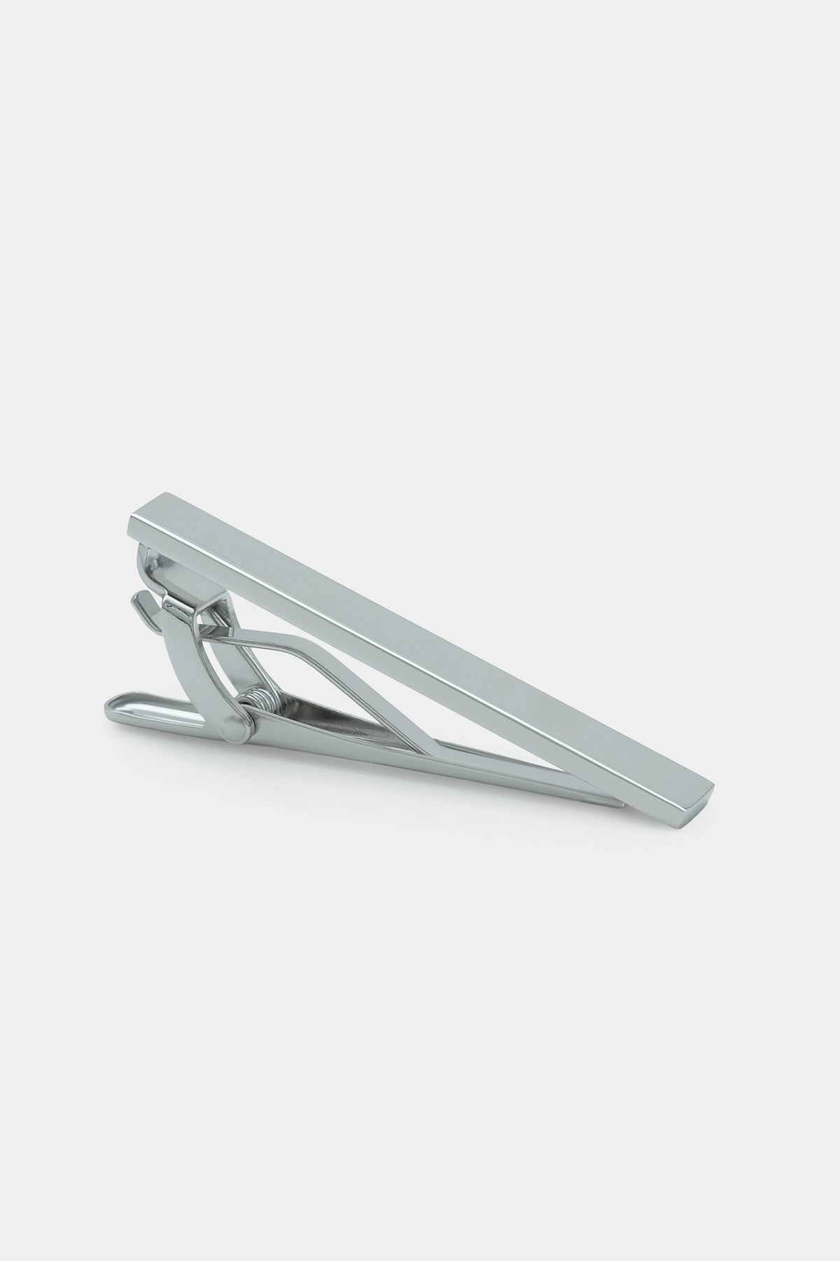 Silver tie pin with diagonal bar and hinged clasp