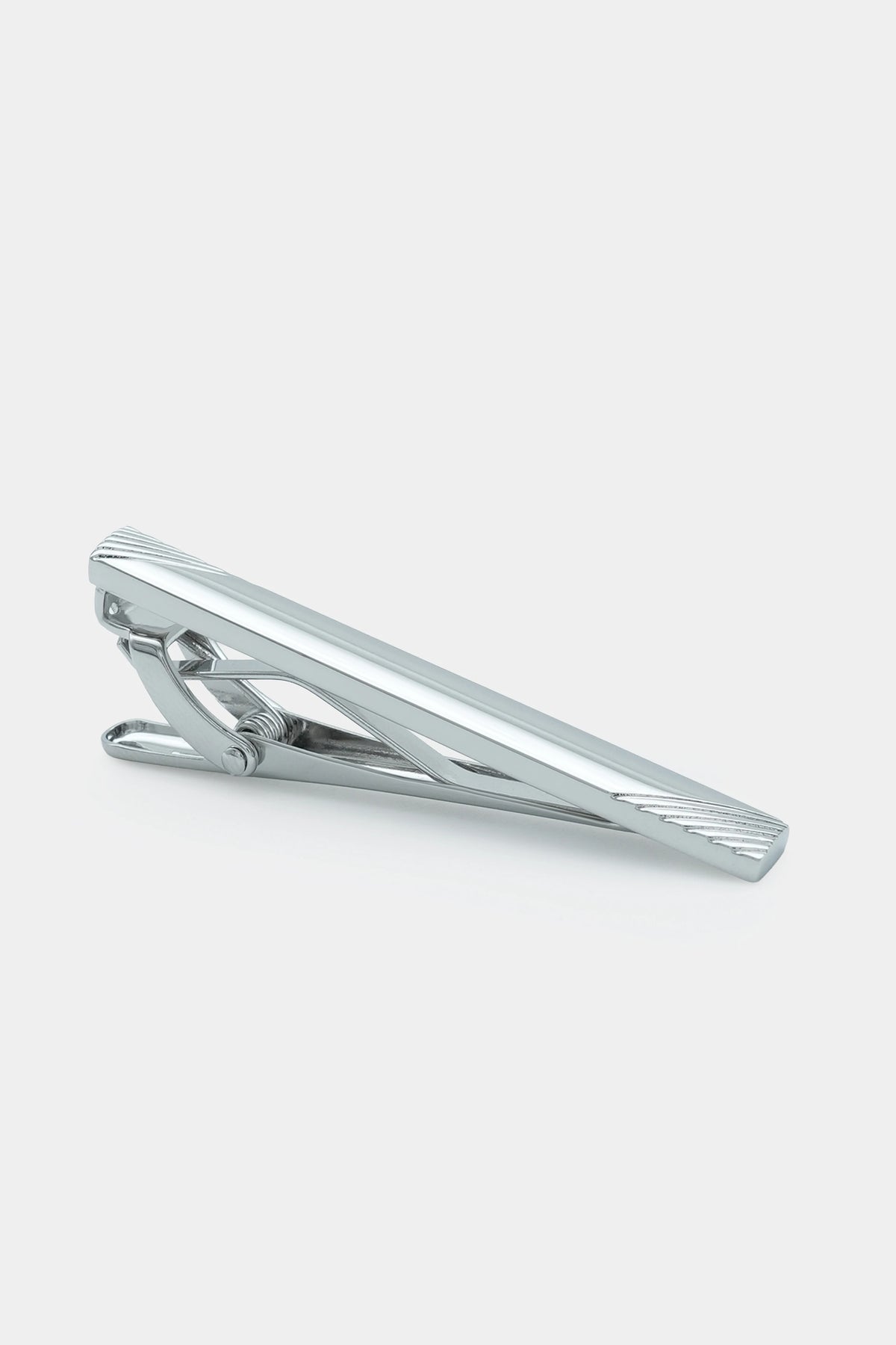 Silver tie pin with diagonal grooves and hinged clasp