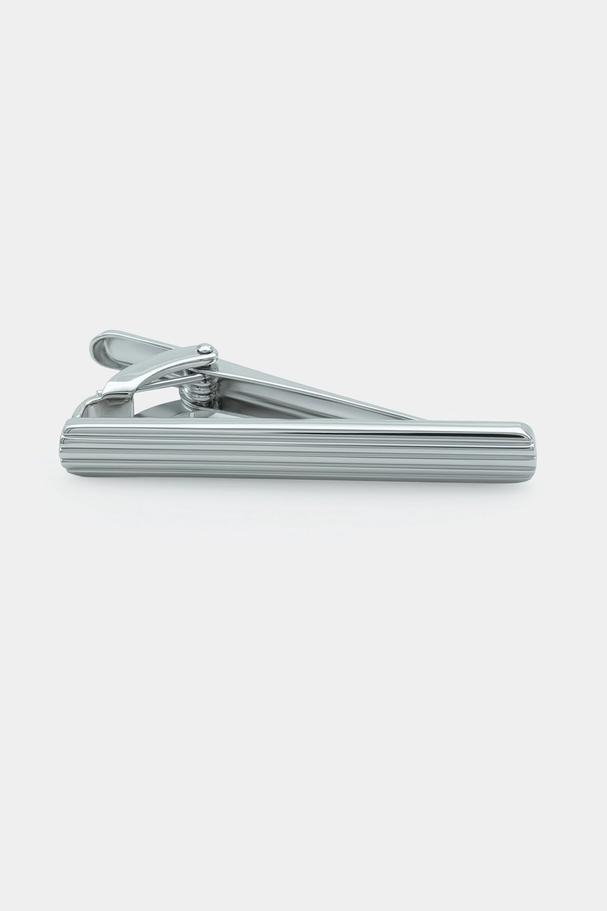 Silver ribbed tie pin bar with circular hinge detail