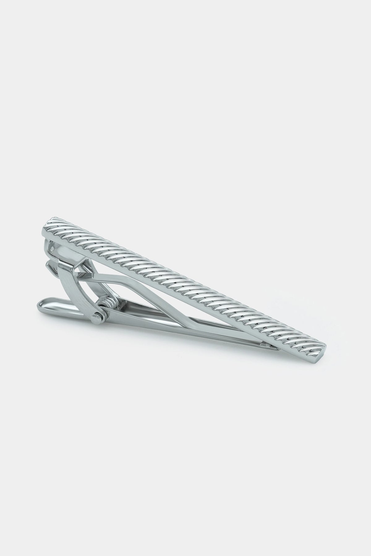 Silver ribbed tie pin with bar and swivel clasp