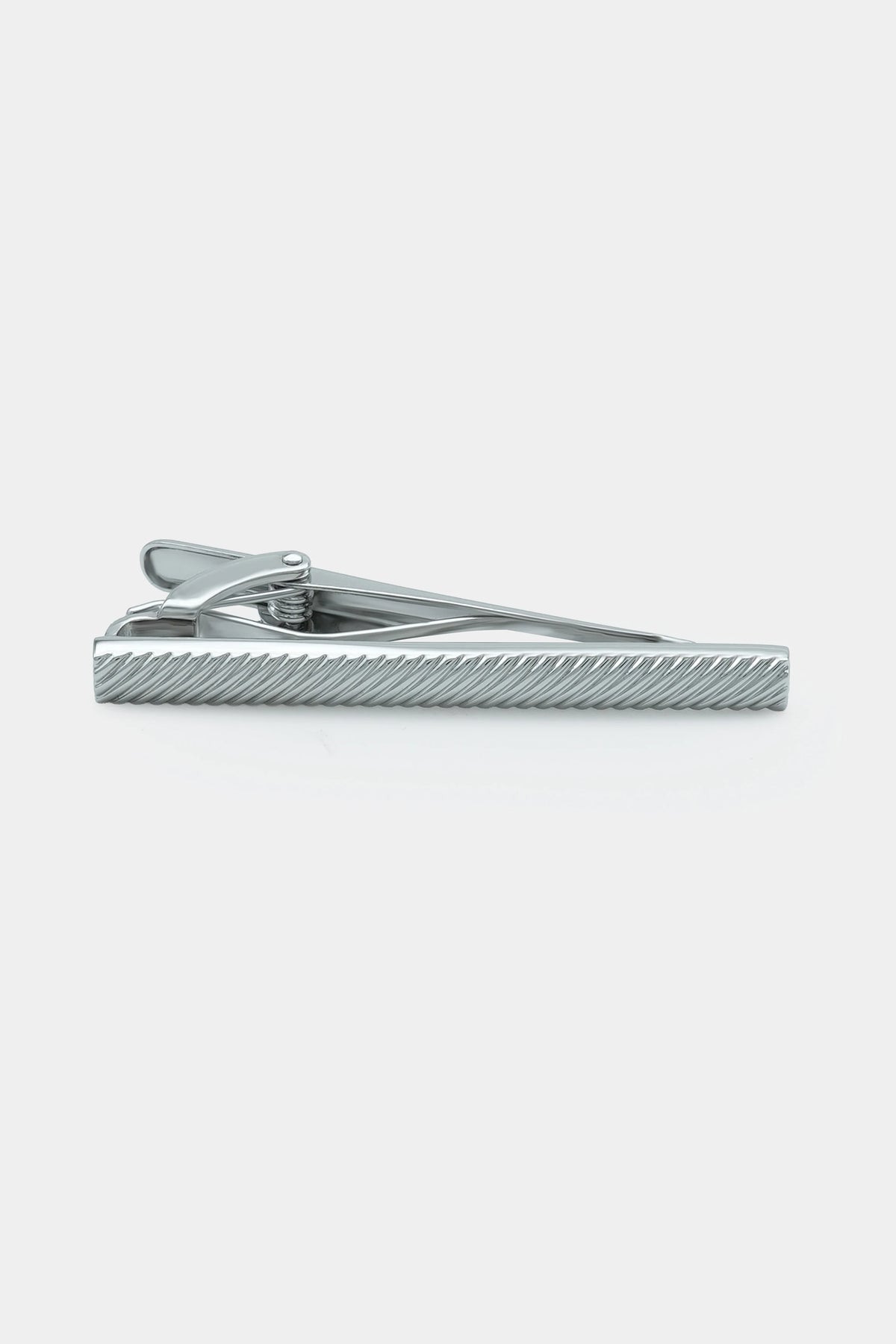 Silver tie pin with ridged bar and hinged clasp