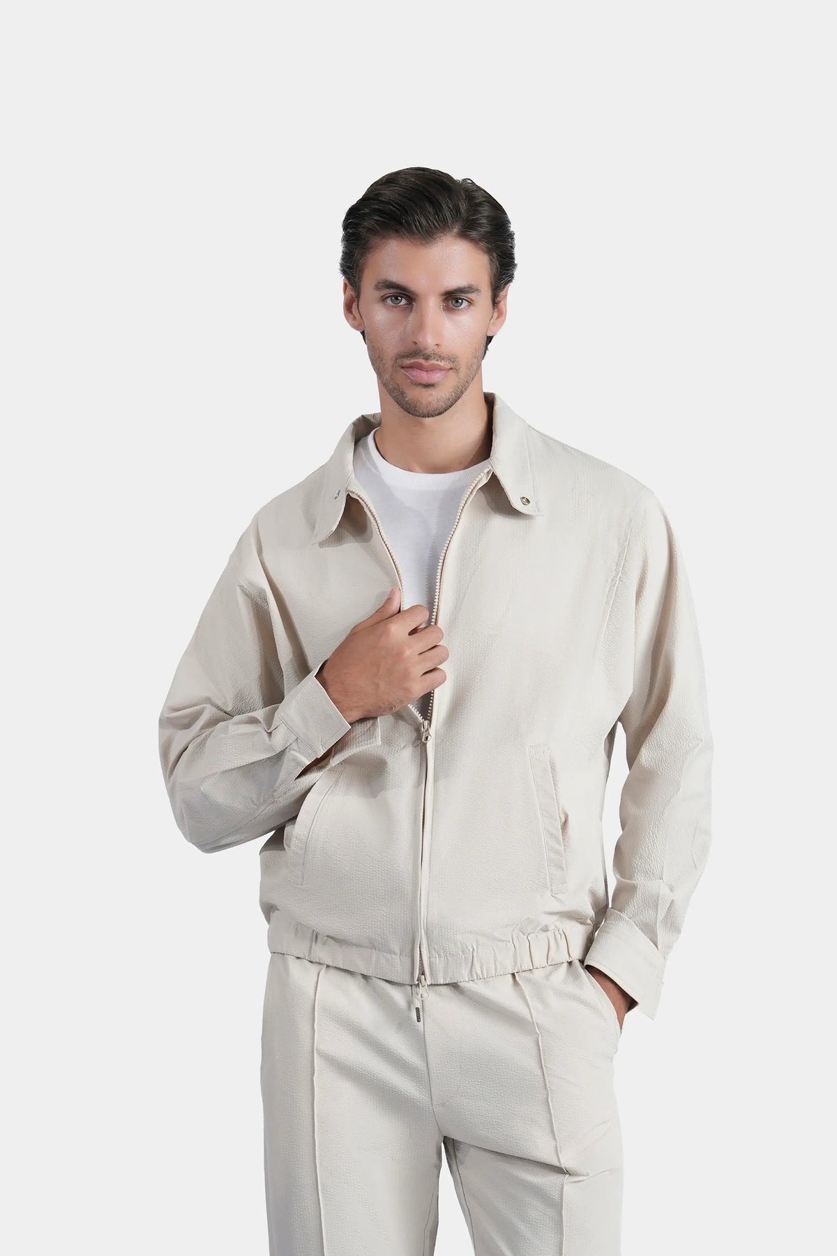 Beige seersucker raglan full-sleeve jacket with zip front and stand collar