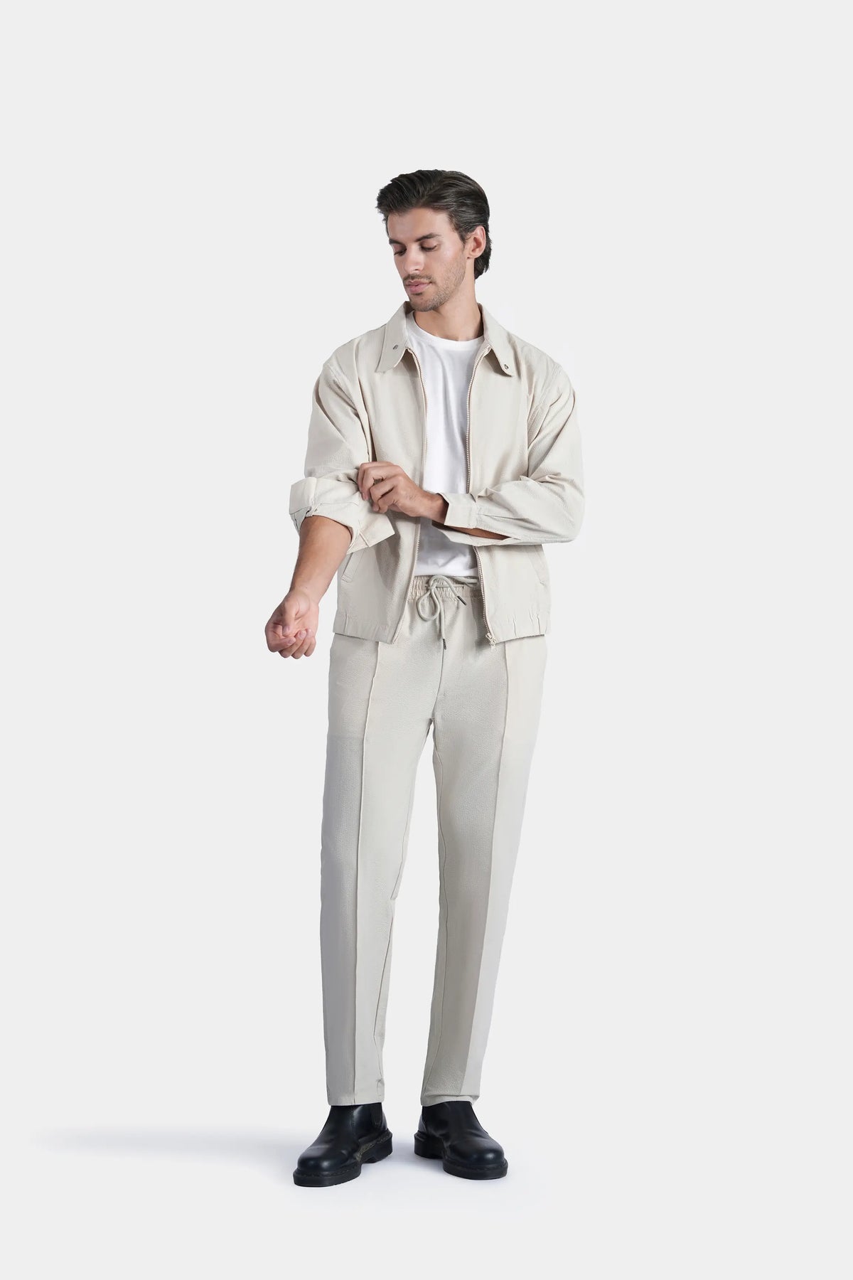 Beige seersucker raglan full-sleeve jacket with zip front and stand collar