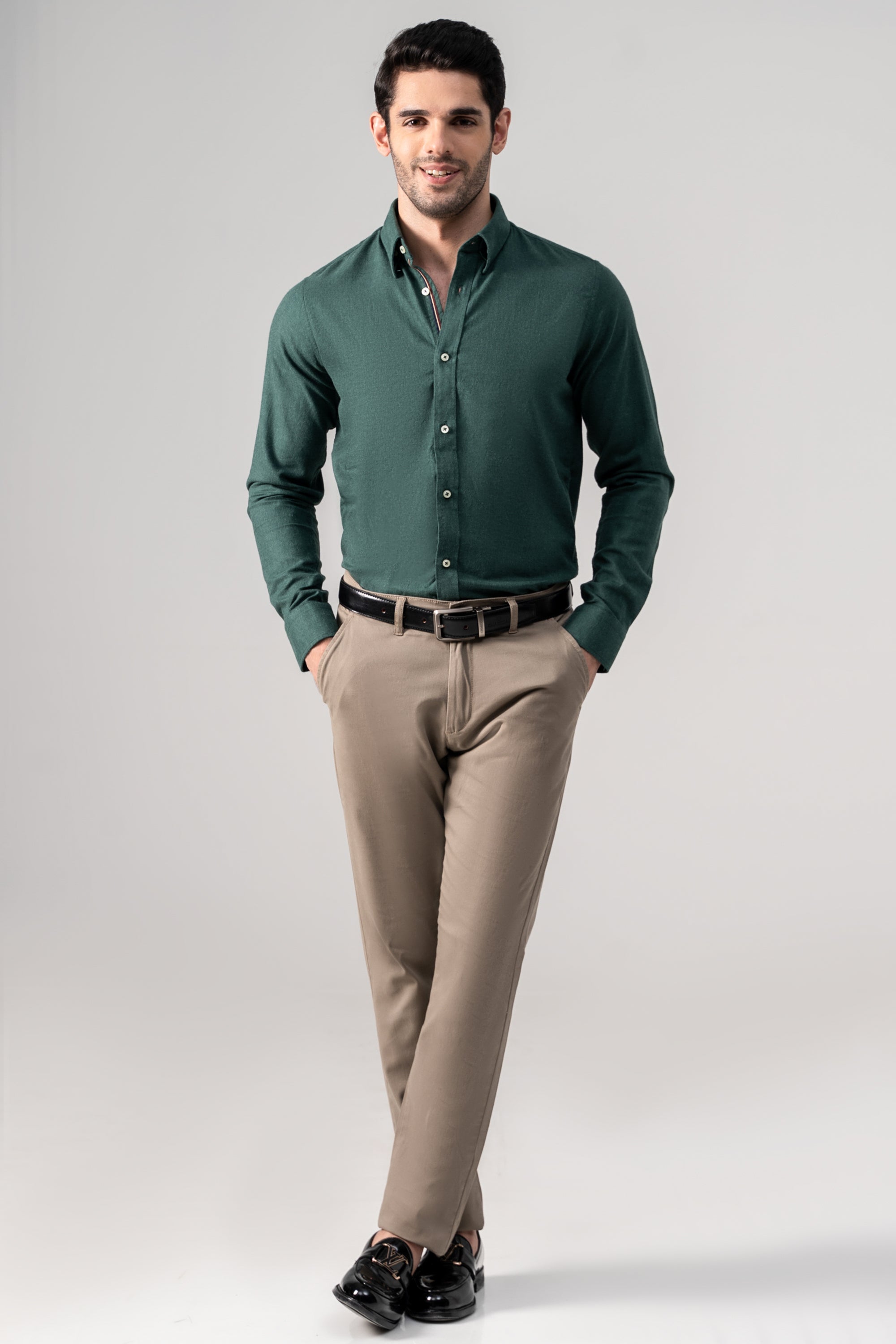 What color shirt should I wear with a pink jacket and green pants? - Quora
