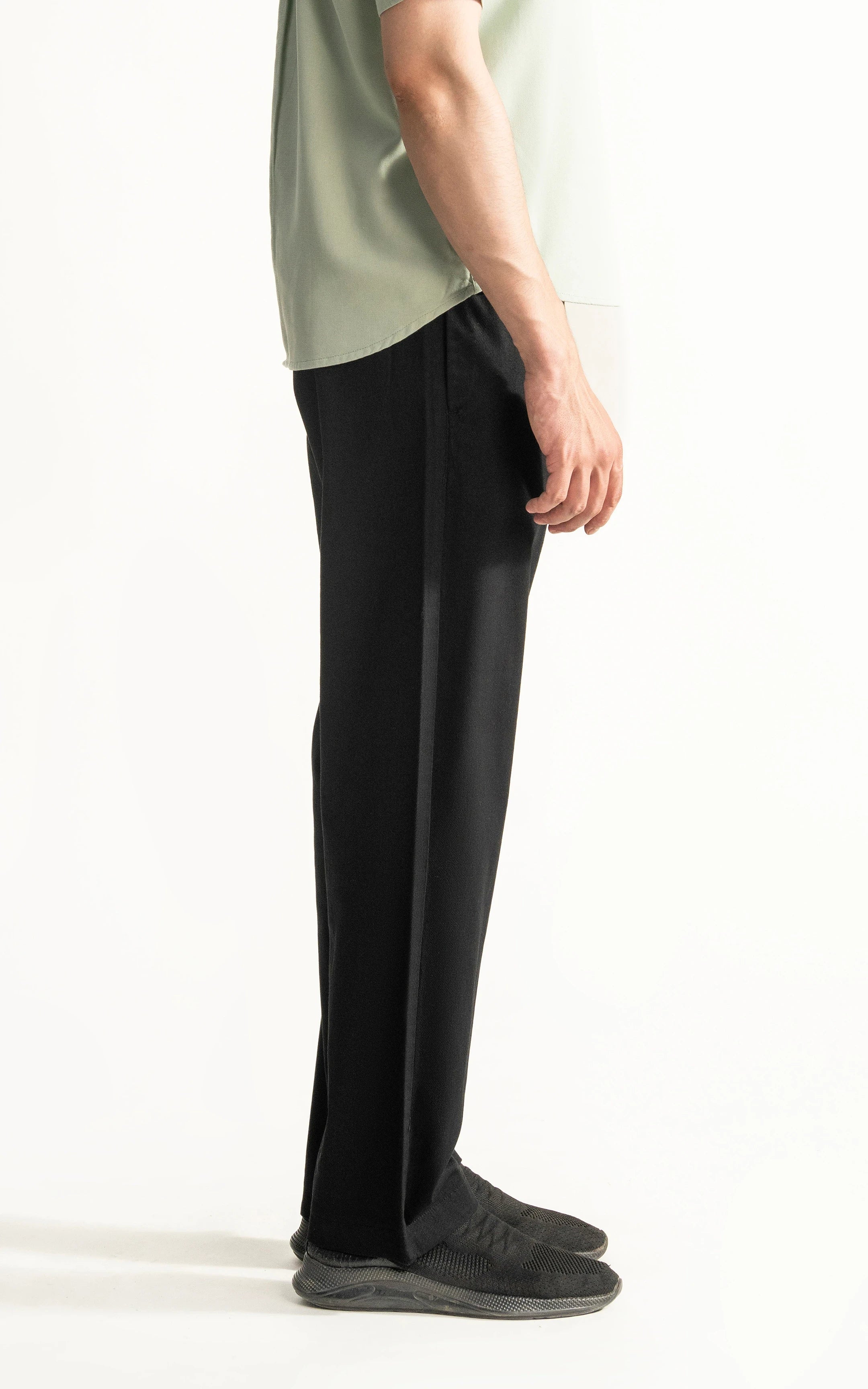 STRAIGHT FIT CASUAL TROUSER BLACK