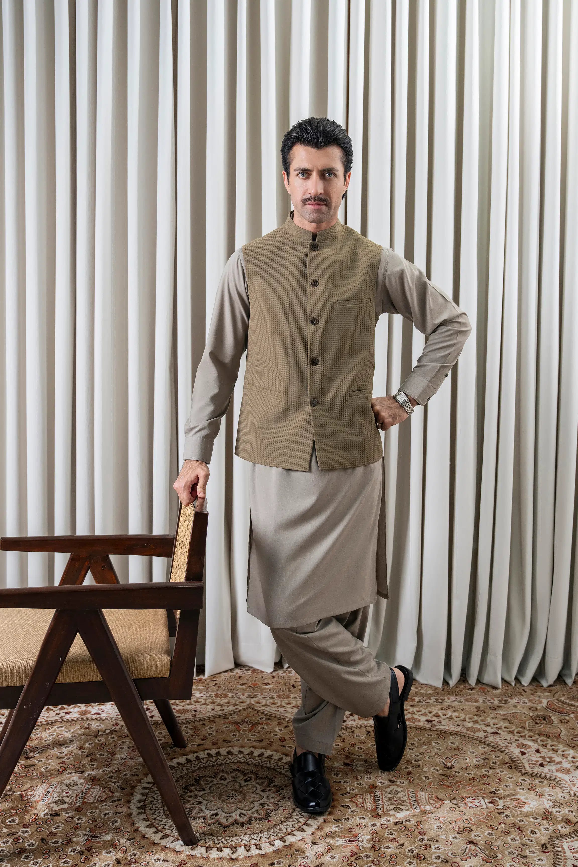 JACQUARD TEXTURED WAISTCOAT | SIGNATURE COLLECTION OLIVE