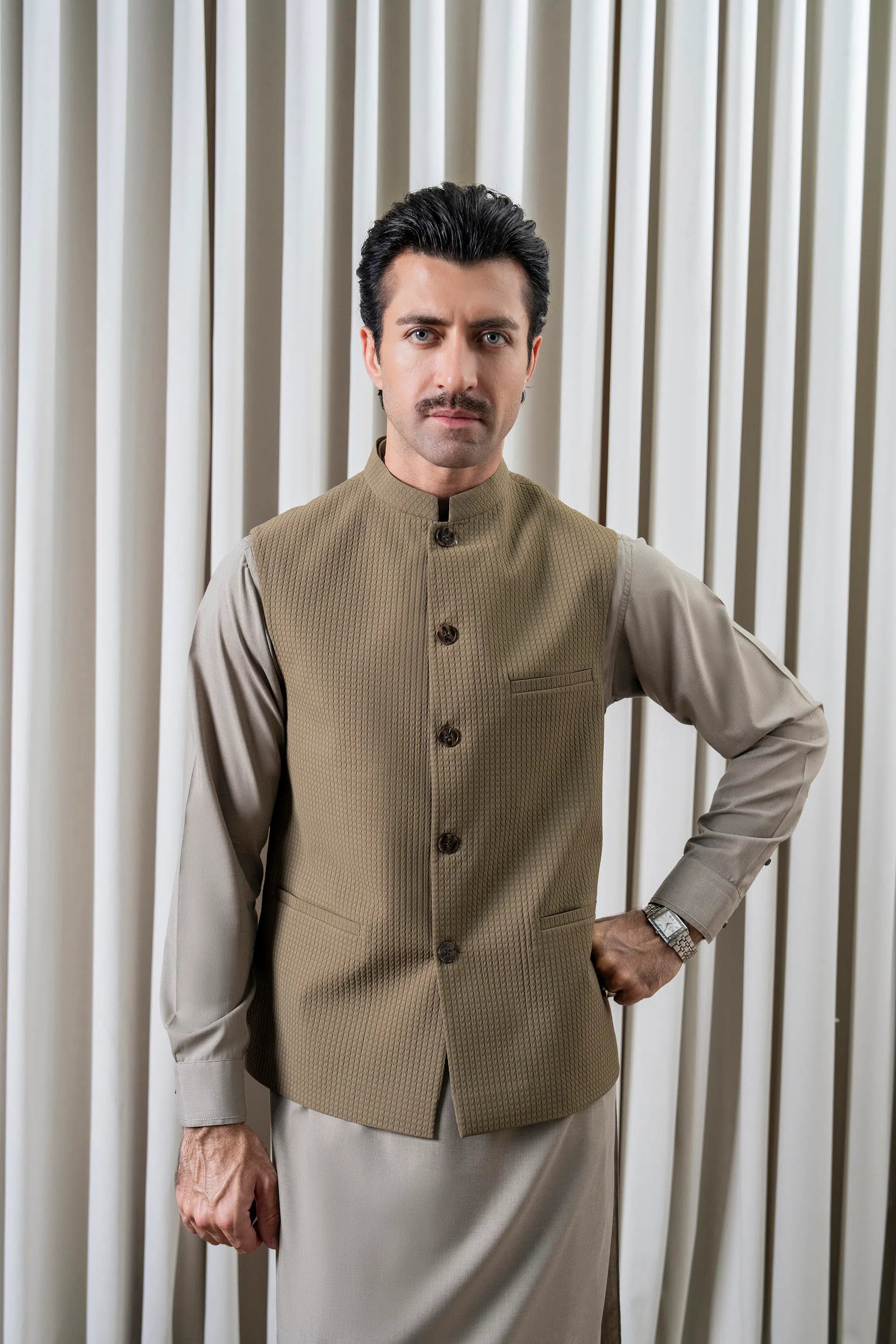 JACQUARD TEXTURED WAISTCOAT | SIGNATURE COLLECTION OLIVE
