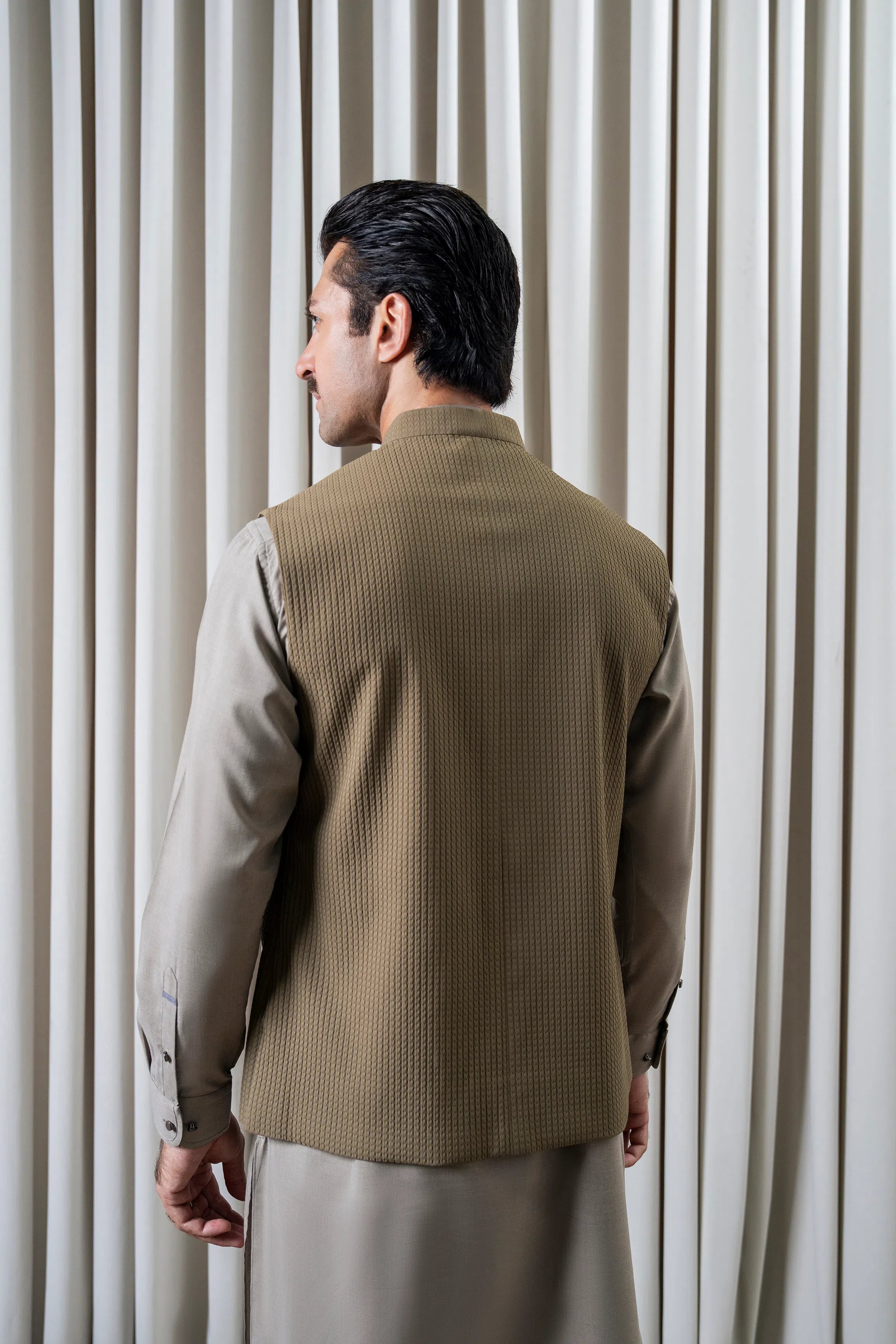 JACQUARD TEXTURED WAISTCOAT | SIGNATURE COLLECTION OLIVE