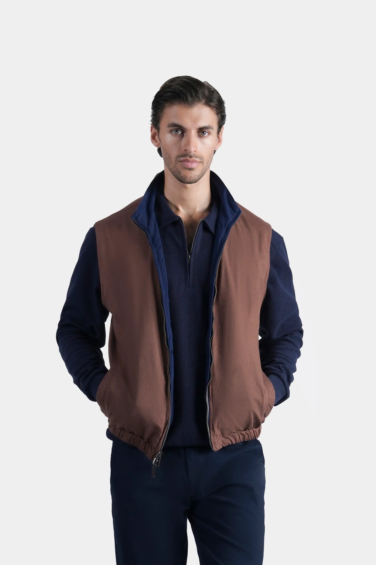 Sleeveless reversible jacket, rust-brown front with stand collar and zip closure.
