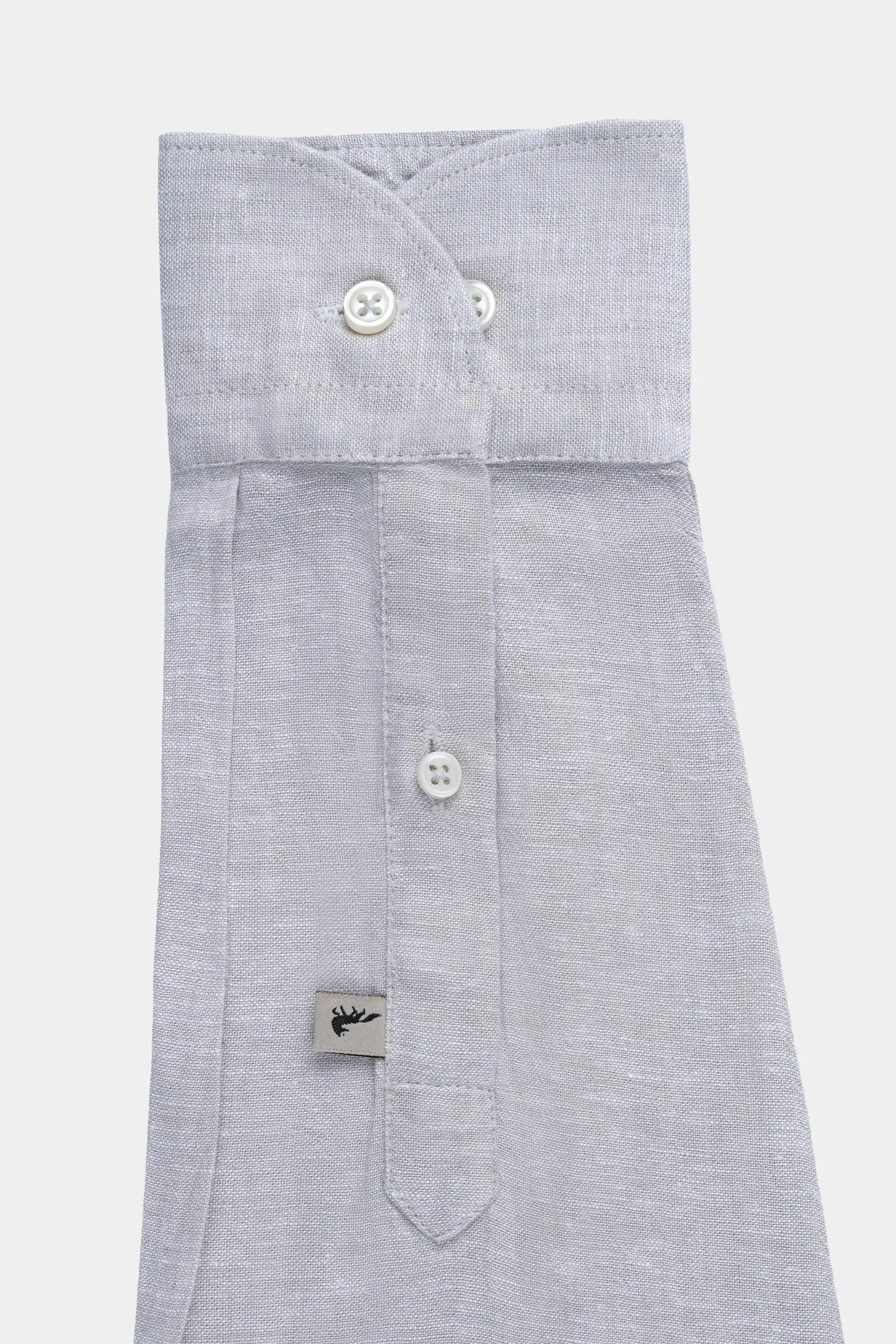 Linen wide spread collar shirt with button placket and hanging label
