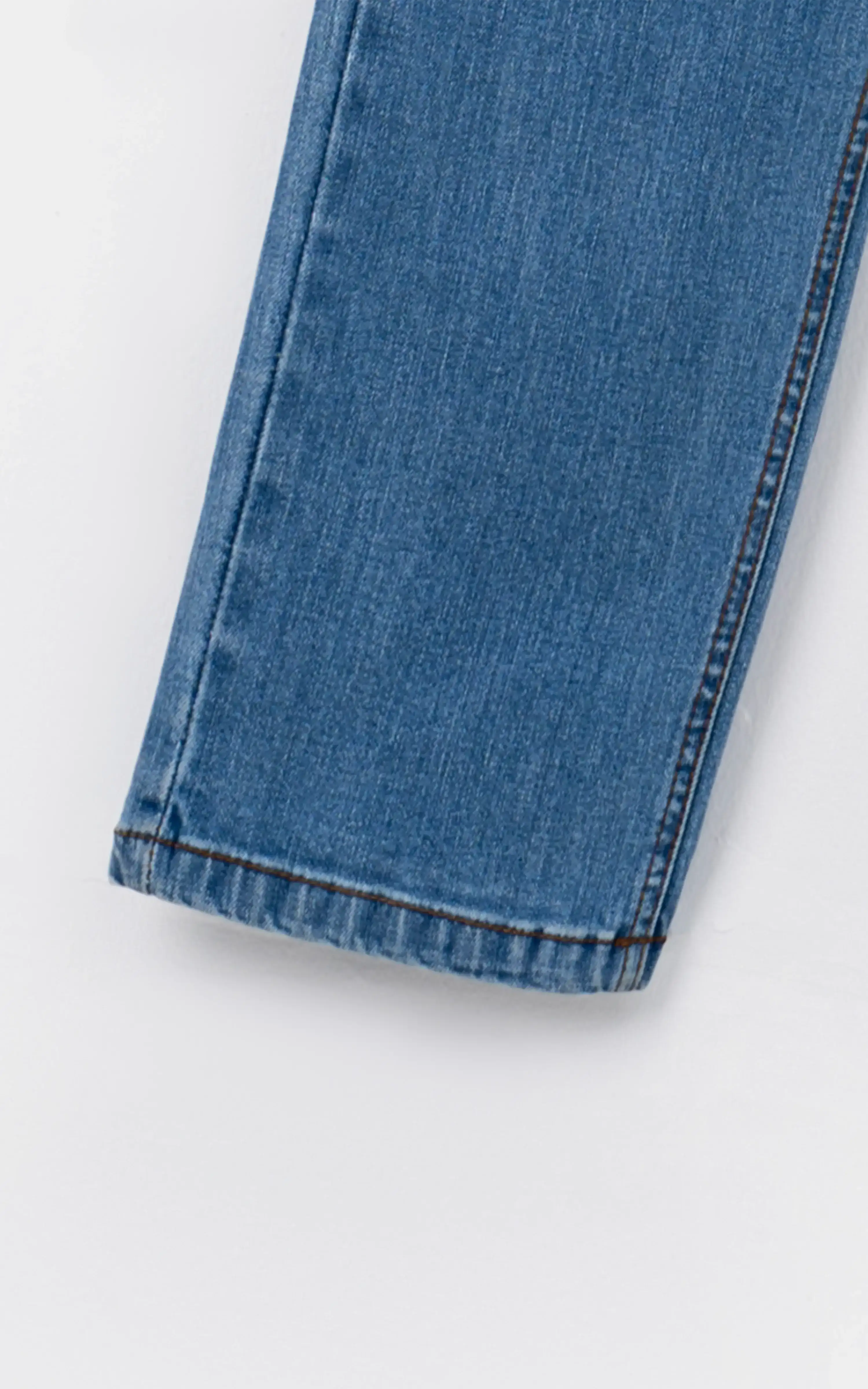 STRAIGHT FIT JEAN LIGHT BLUE