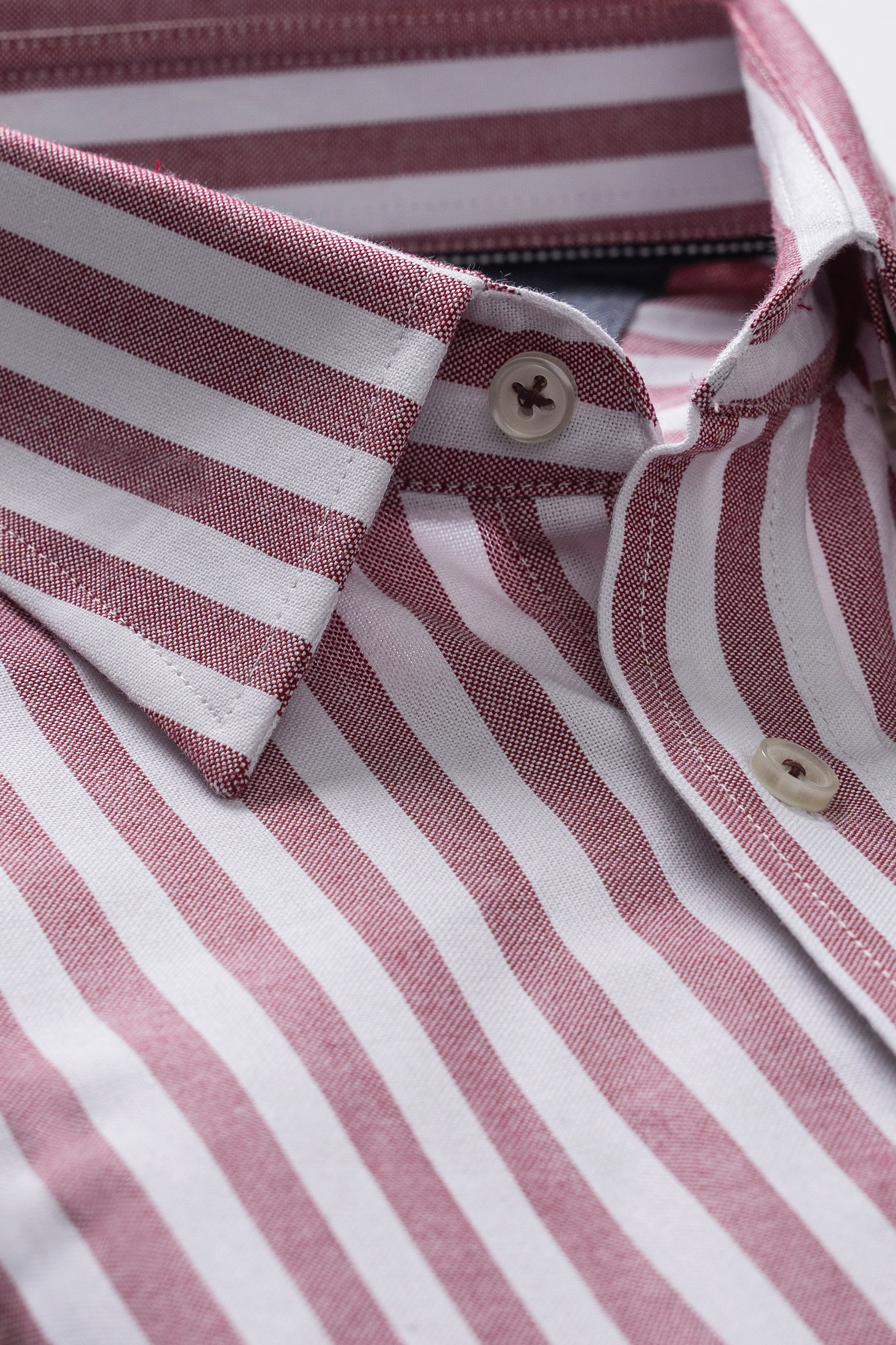 HIDDEN BUTTON DOWN COLLAR MAROON STRIPED