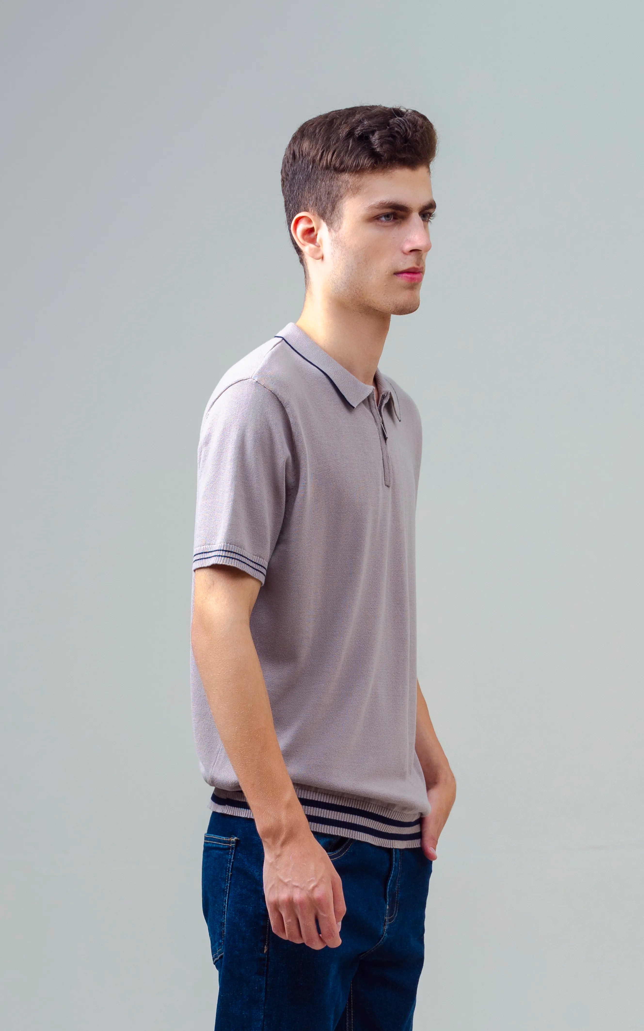 KNITTED TIPPING COLLAR ZIP POLO SHIRT ALMOND