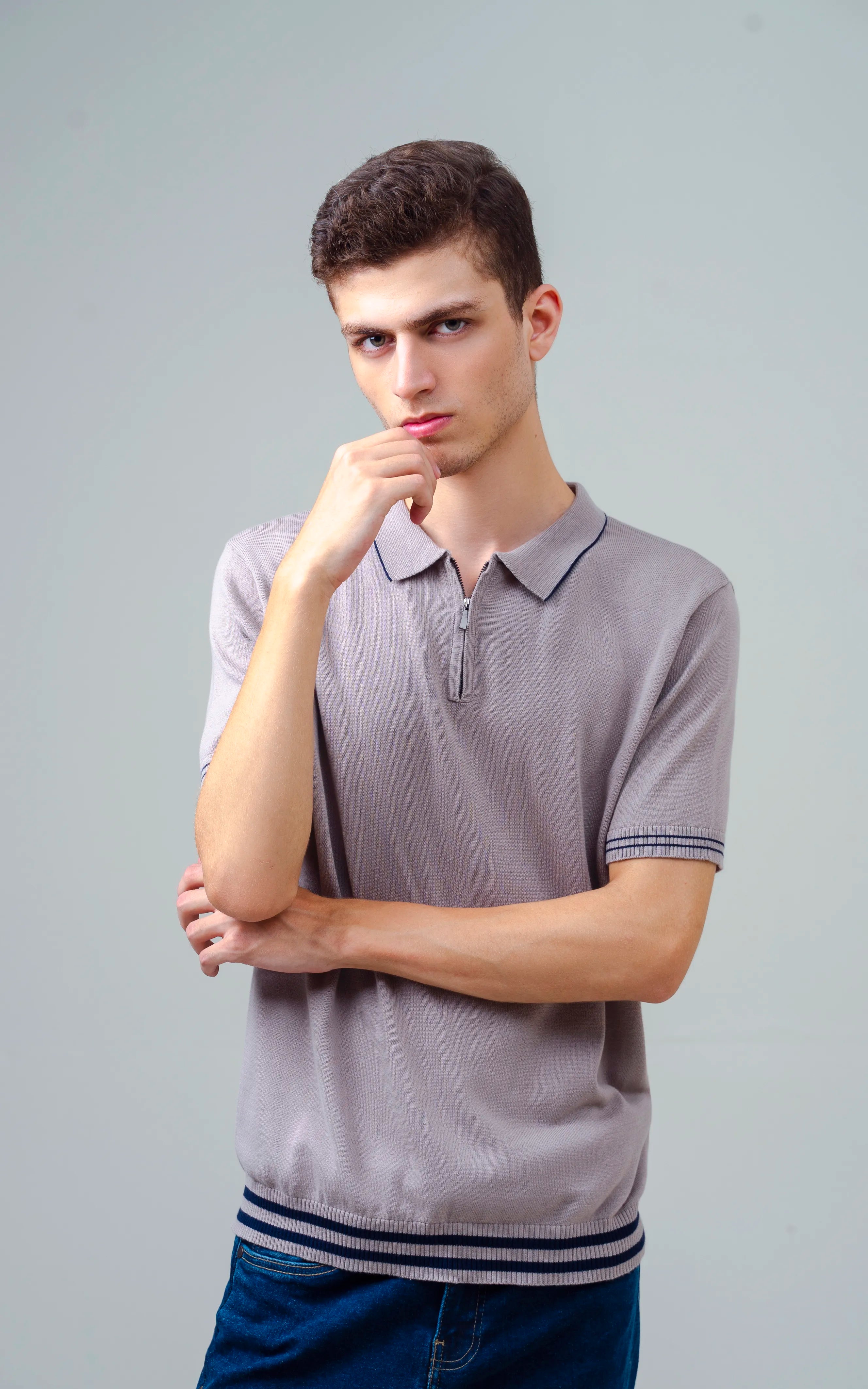 KNITTED TIPPING COLLAR ZIP POLO SHIRT ALMOND