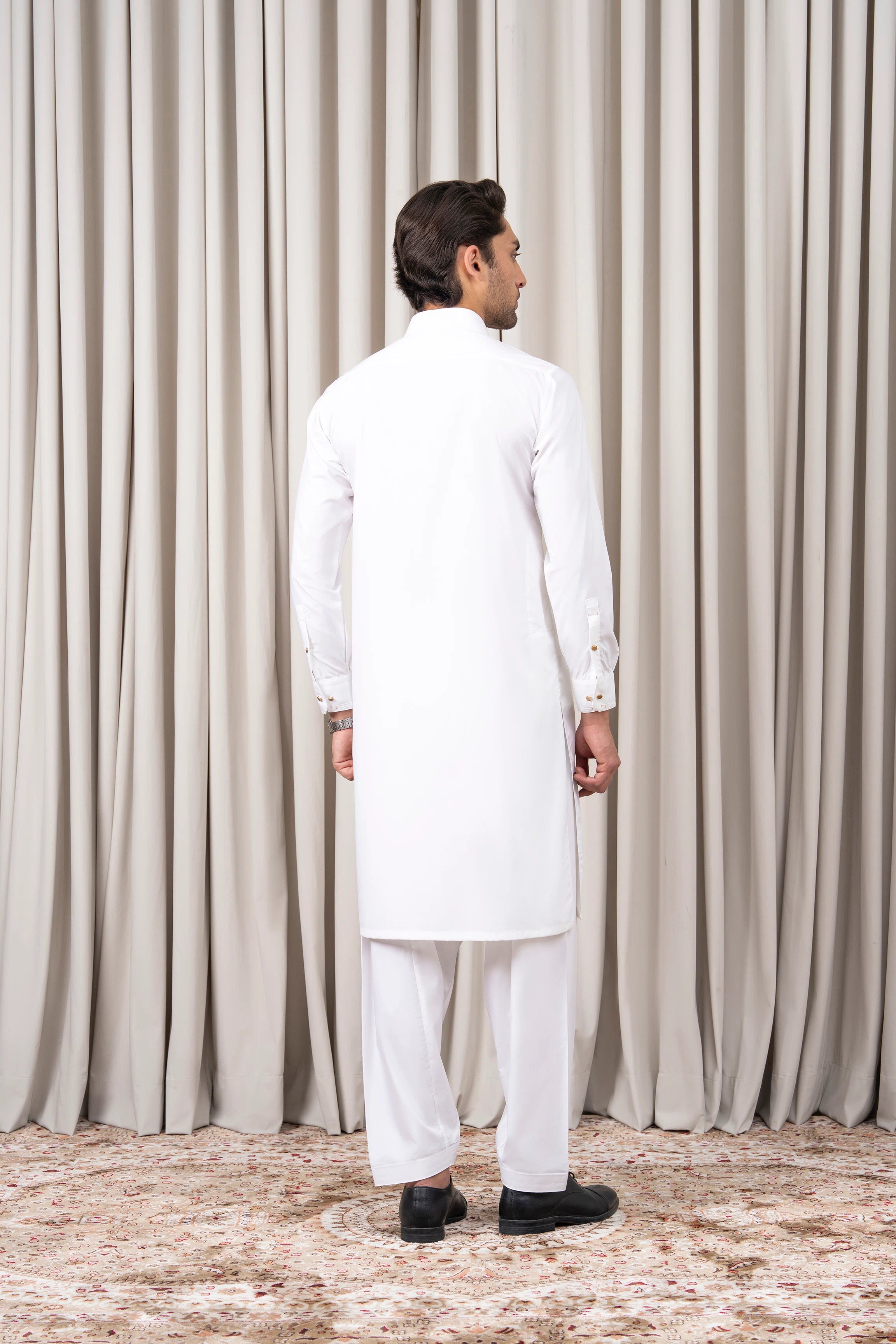 Back view of white kameez shalwar set with long tunic and straight pants