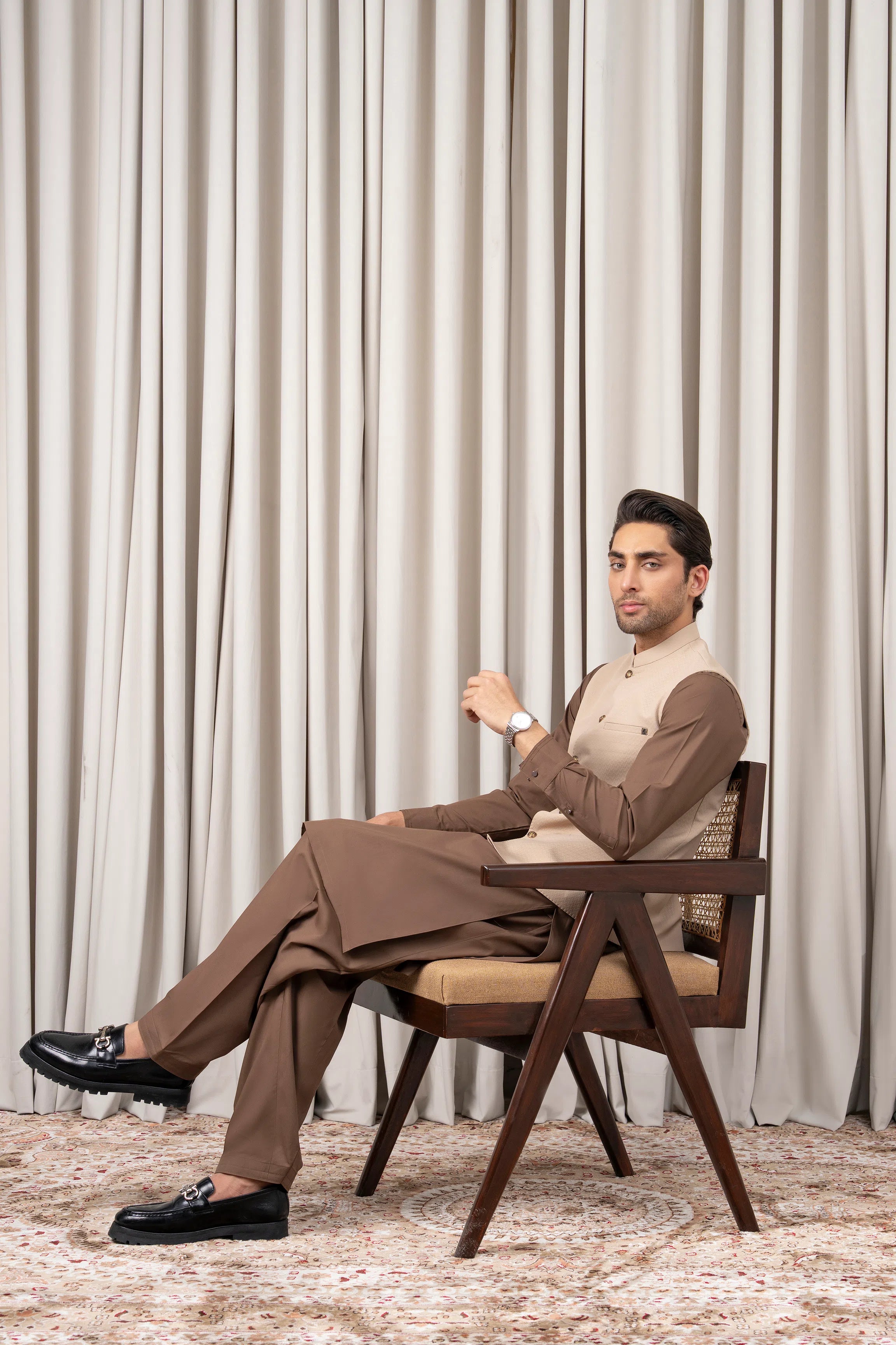DOBBY TEXTURED WAISTCOAT | SIGNATURE COLLECTION LIGHT BEIGE