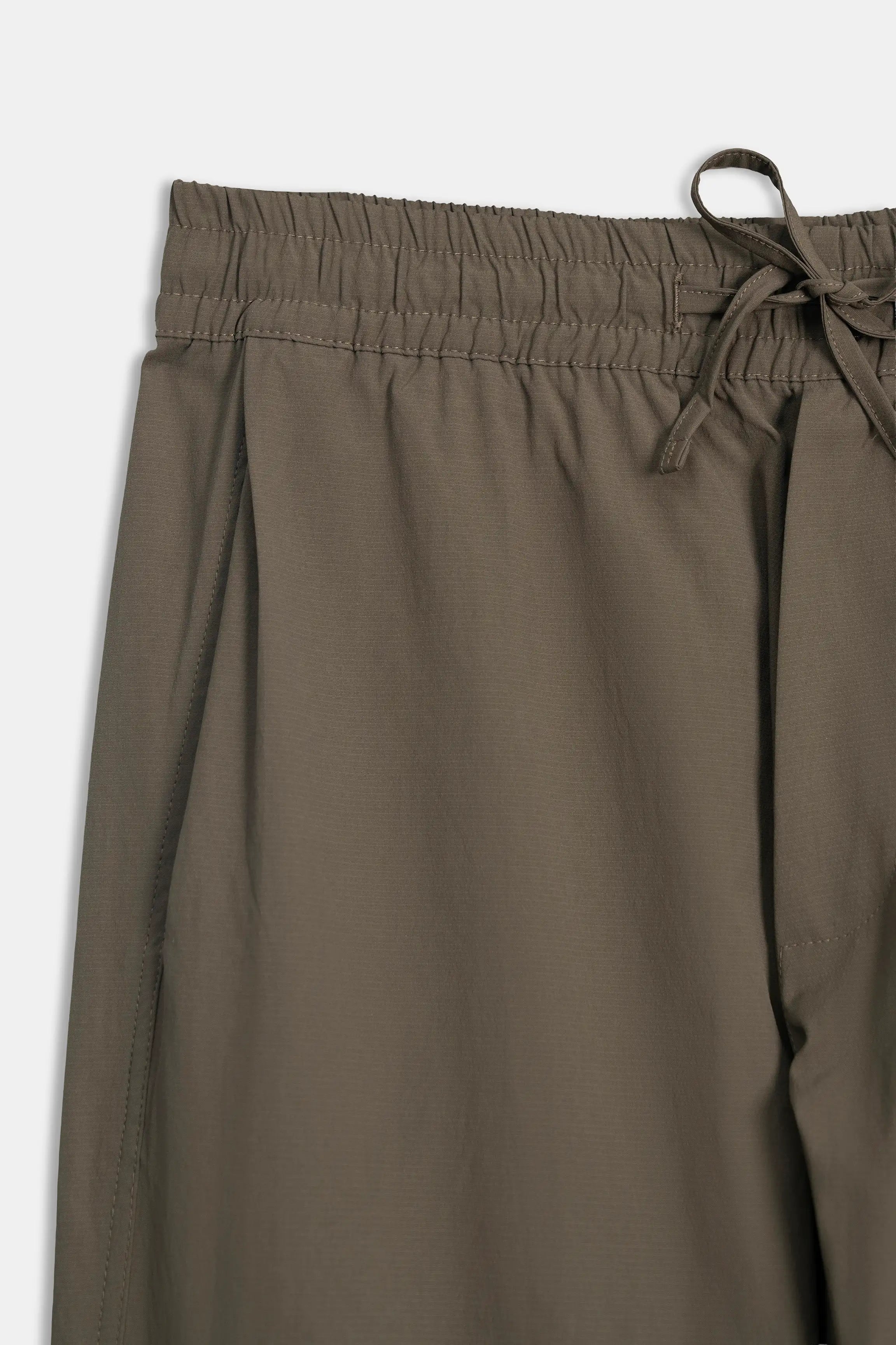 Olive elastic waistband trousers with drawstring tie and side seam stitching
